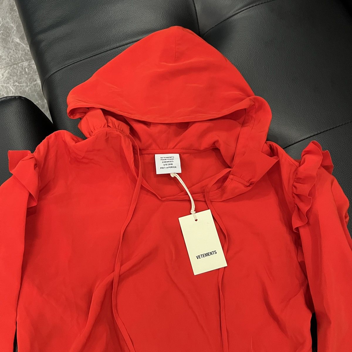 Vetements Vetements SS18 Ruffled Shoulder Hoodie Size US XS / EU 42 / 0 - 3 Thumbnail