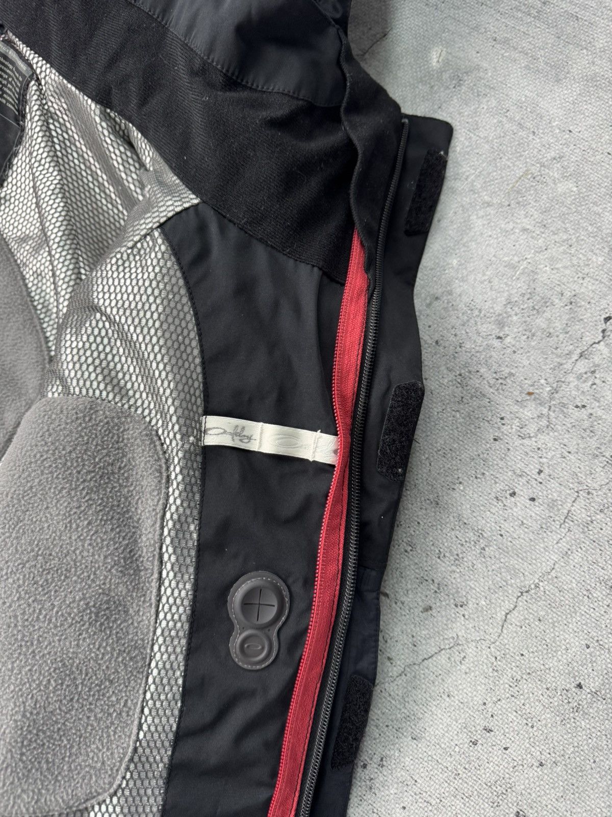 Oakley Vintage 90’s Oakley Y2K Ski Gorpcore Monogram Jacket Size S / US 4 / IT 40 - 15 Thumbnail