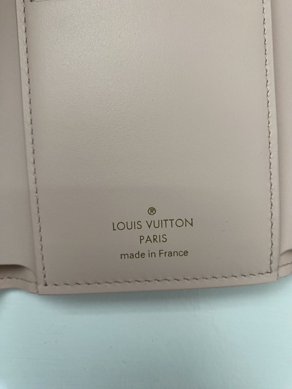 Louis Vuitton Authentic Louis Vuitton Capucines Wallet Size ONE SIZE - 8 Thumbnail