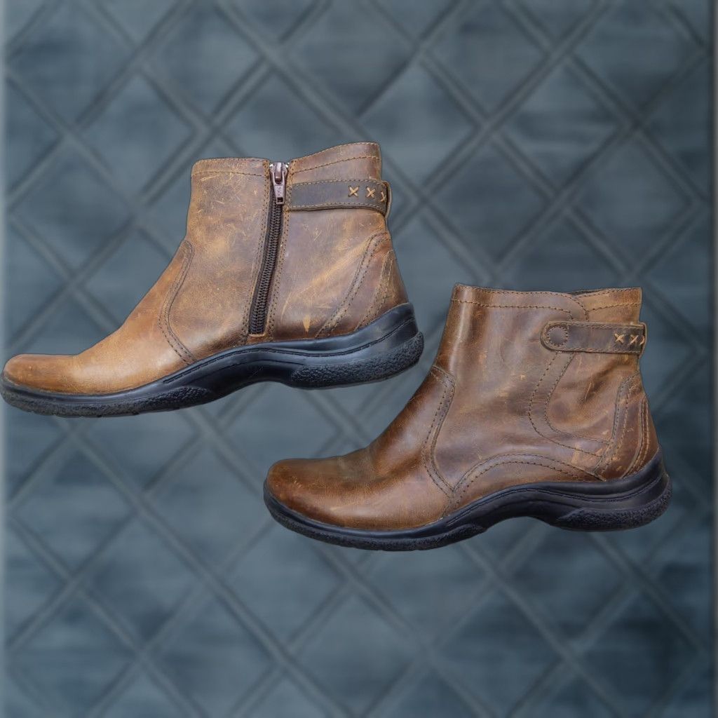 Clarks Clarks Bendables Womens Bootie Brown Leather Ankle Zip Wedge Comfort Boots Size US 7 EU 37 UK 4.5 - Casual Fall Shoes Womens Shoes Mens? Size US 7 / IT 37 - 1 Thumbnail