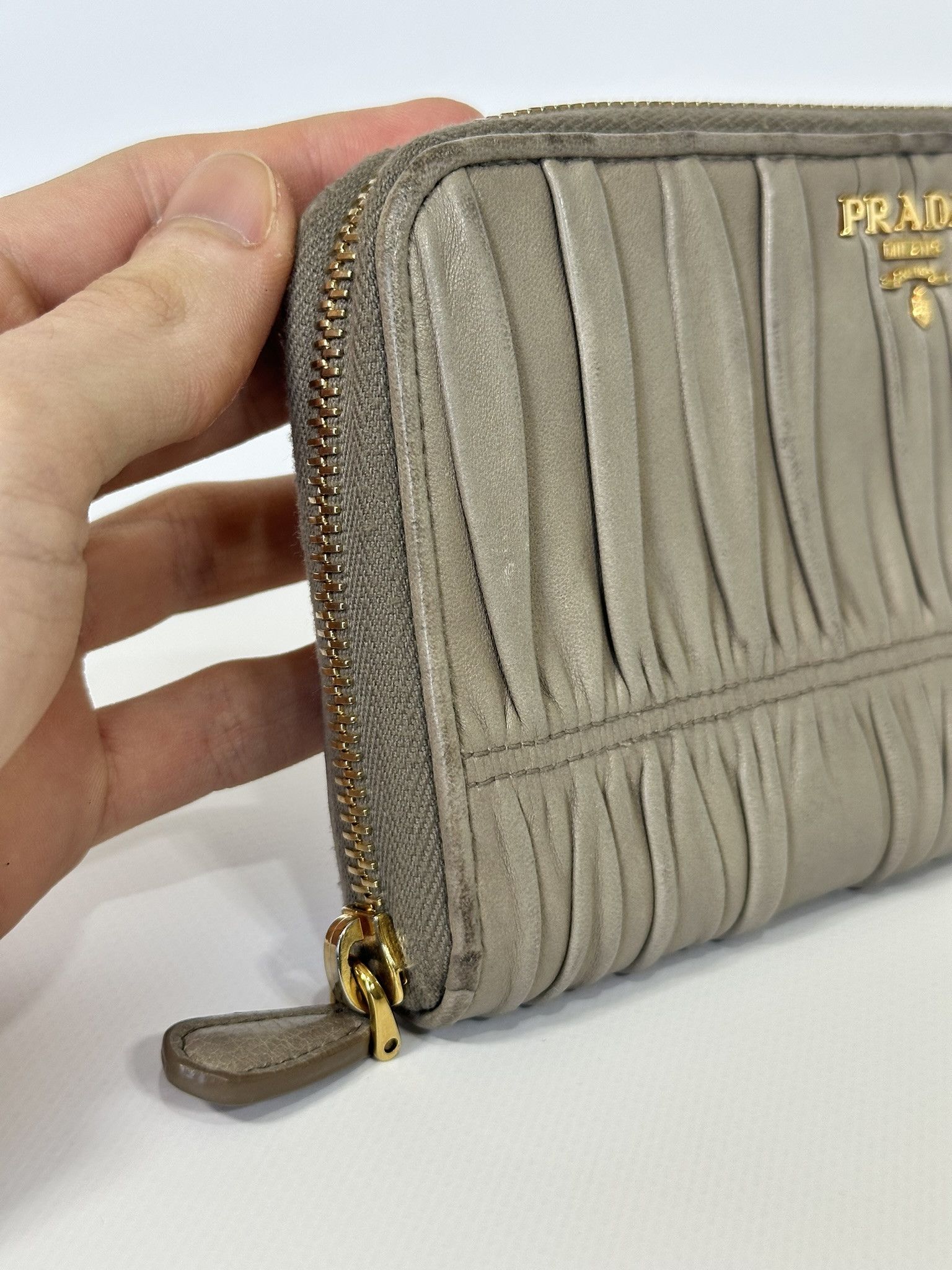 Prada Prada Long Wallet Nappa Gaufre Beige Leather Vintage Size ONE SIZE - 4 Thumbnail