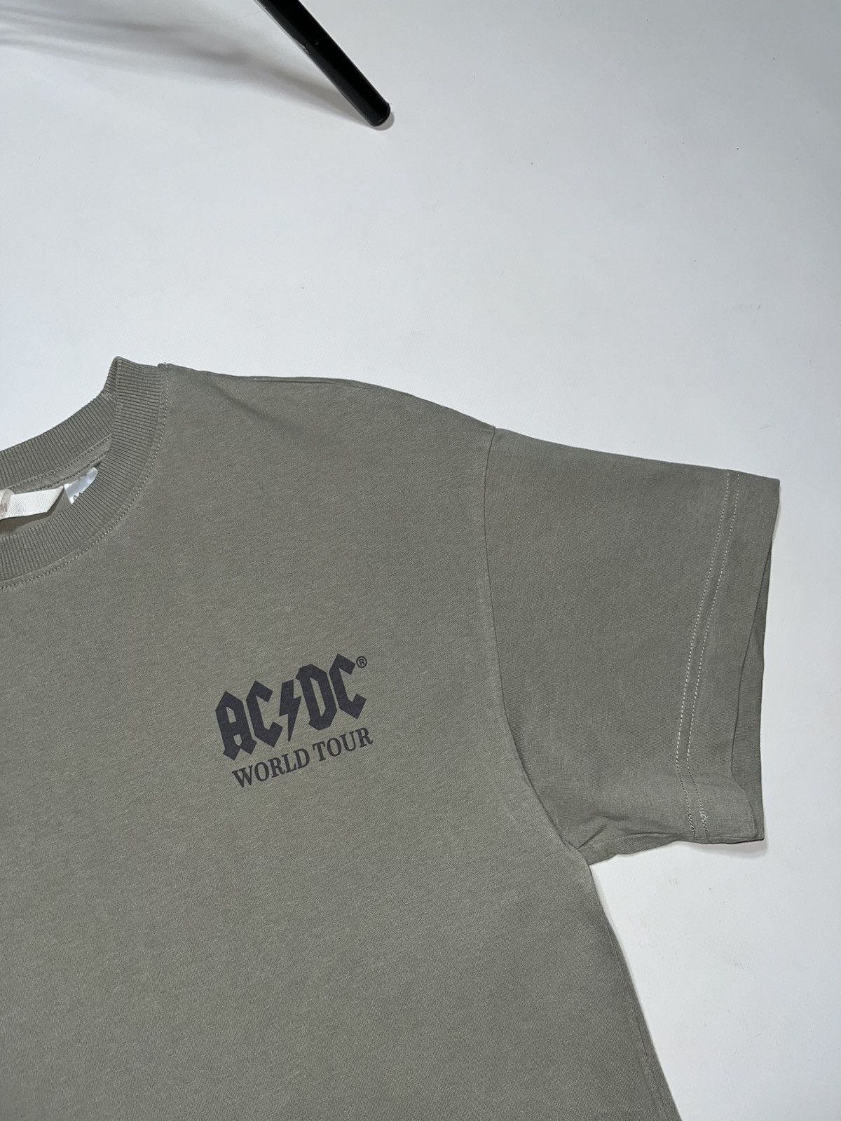 AC/DC Vintage AC/DC World Tour Khaki perfectly washed t-shirt Size US S / EU 44-46 / 1 - 4 Thumbnail