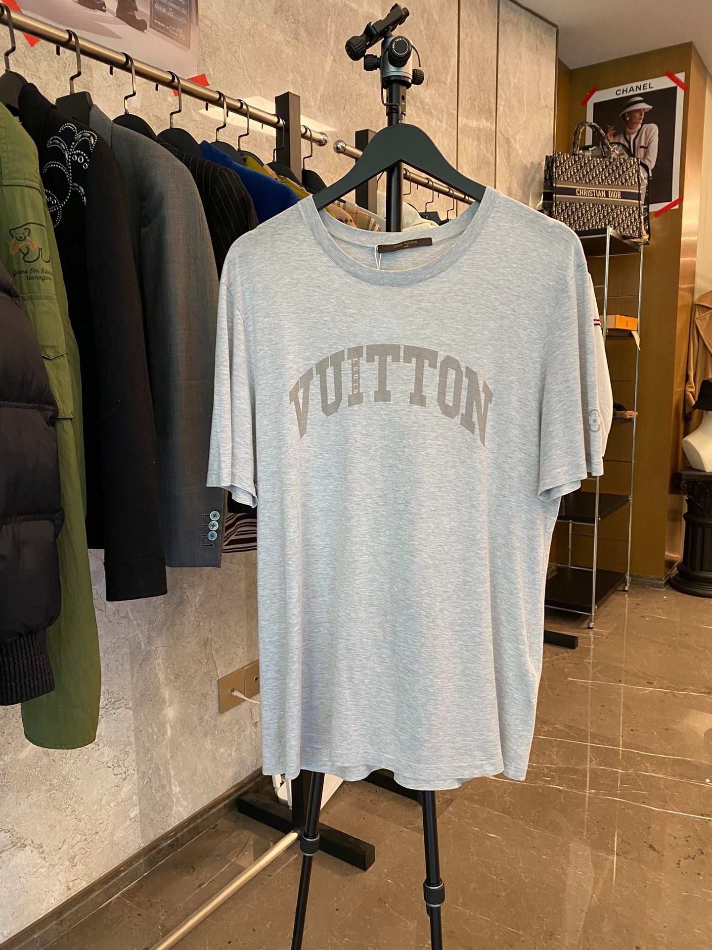 Louis Vuitton Louis Vuitton Gray T-Shirt xl Men Size US XL / EU 56 / 4 - 1 Thumbnail