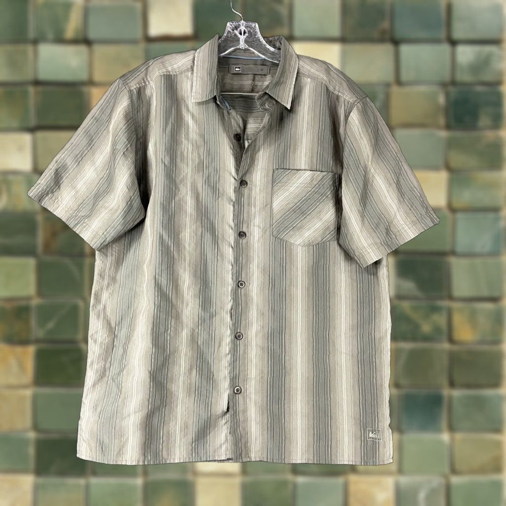 Vintage REI Men’s Short Sleeve Button-Up Shirt Green Striped M Size US M / EU 48-50 / 2 - 1 Thumbnail