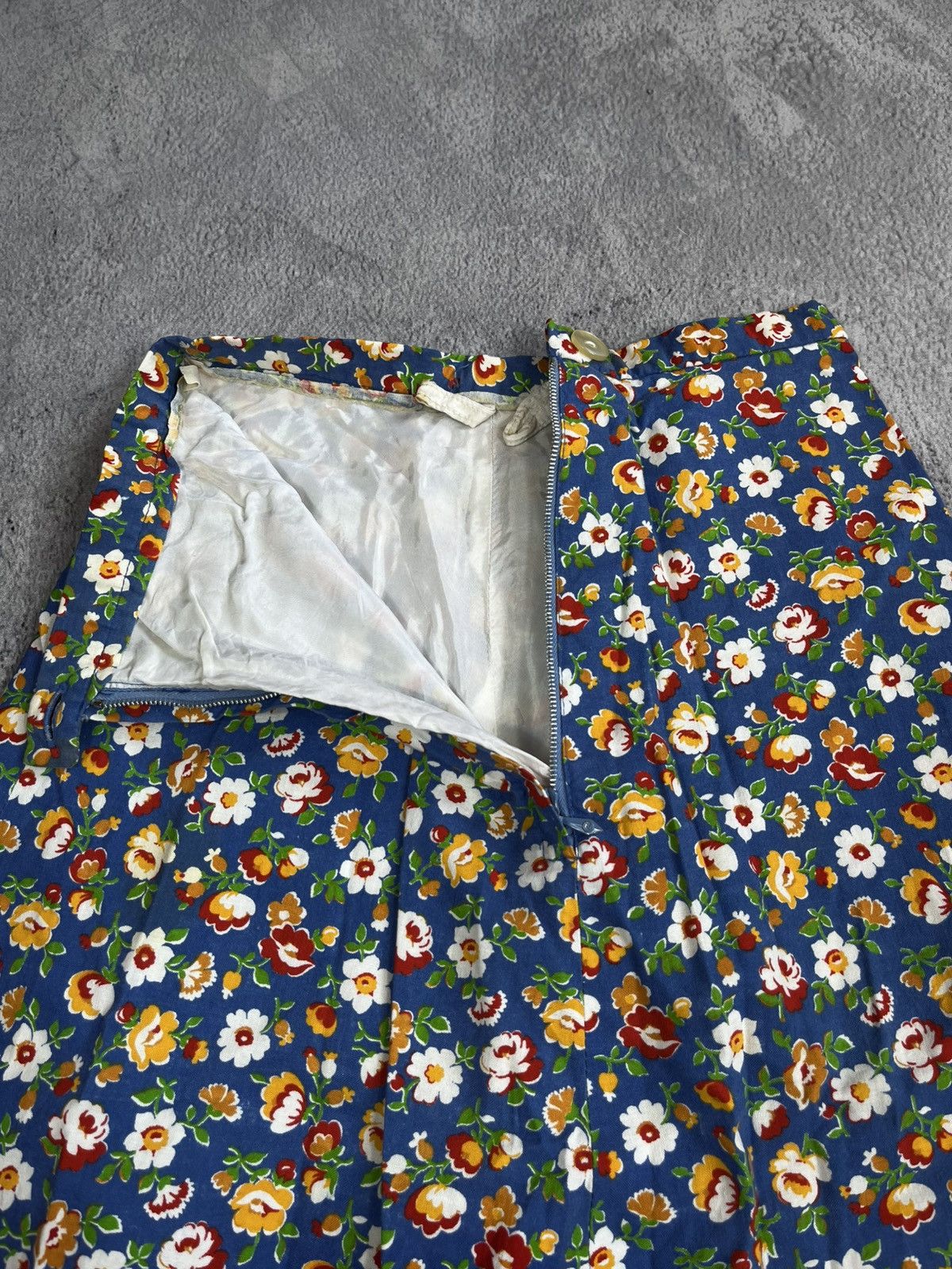 Vintage Vintage 90s floral printed midi skirt retro style streetwear Size 24" / US 00 / IT 34 - 6 Thumbnail