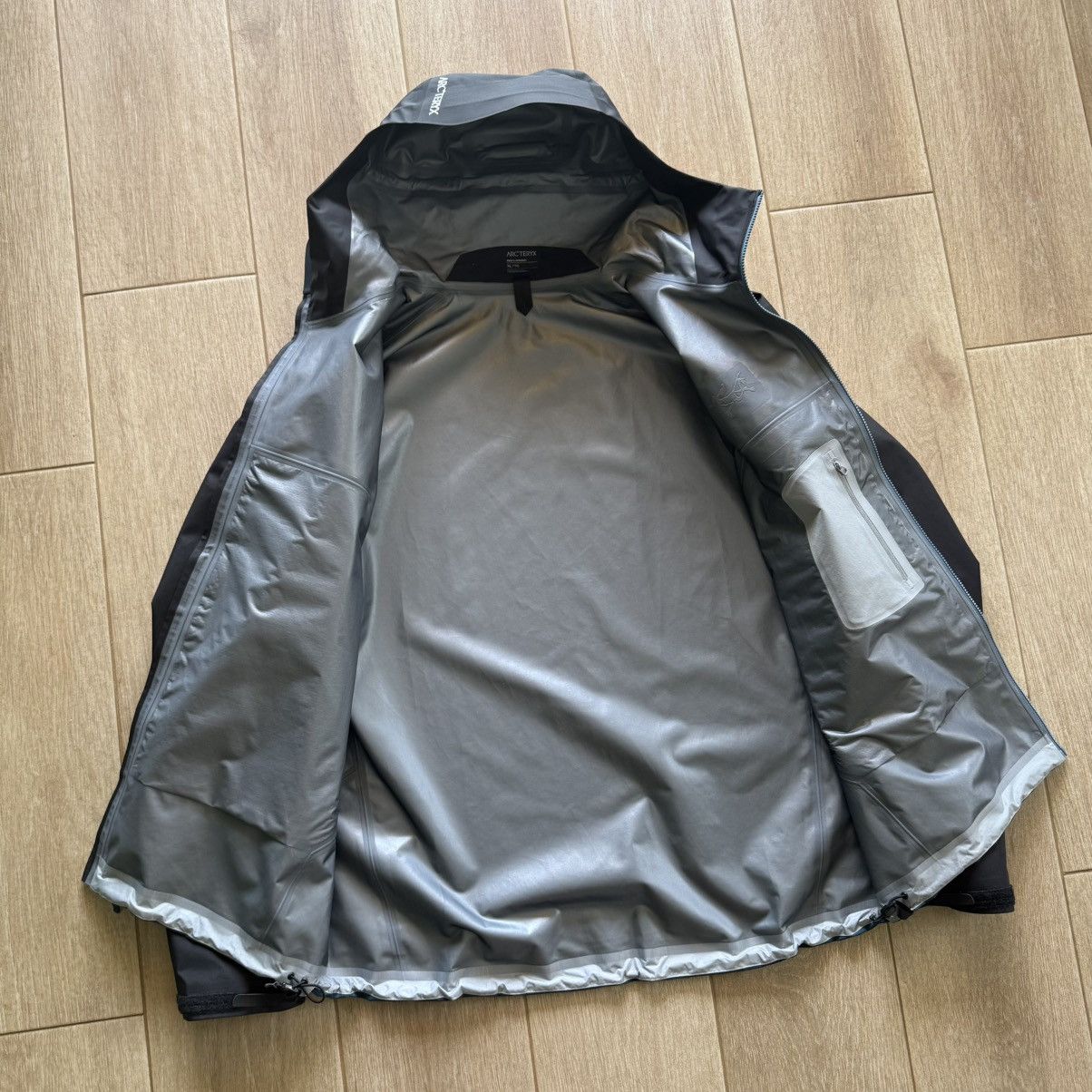 Arc'teryx Arc'teryx Beta Jacket Gore-Tex Mens Size US XL / EU 56 / 4 - 12 Thumbnail