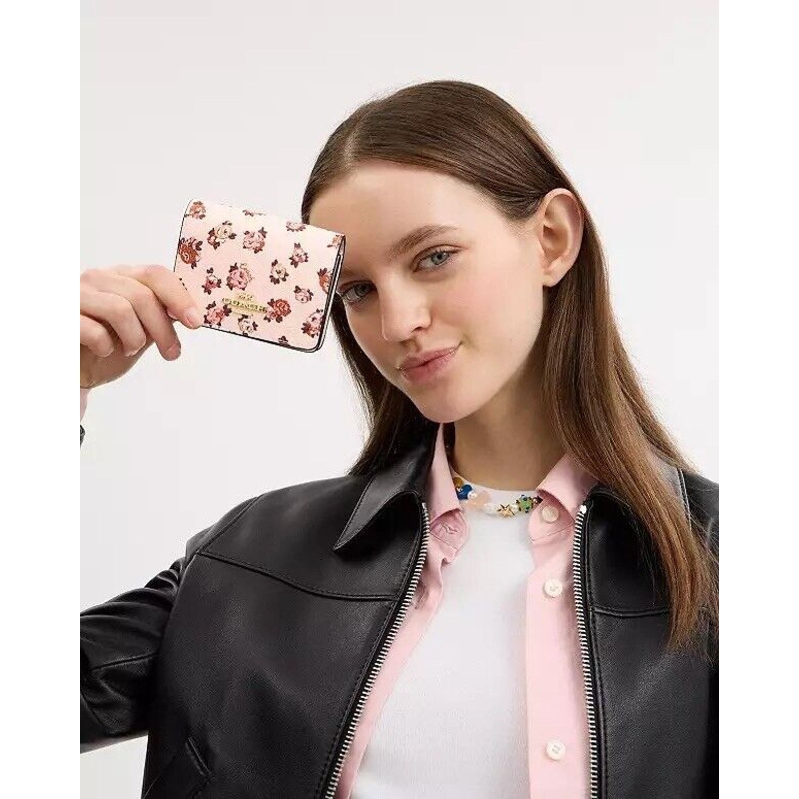 Coach NWT Coach CZ022 Mini Leather Wallet Chain Blush Pink Roses Size ONE SIZE - 7 Thumbnail