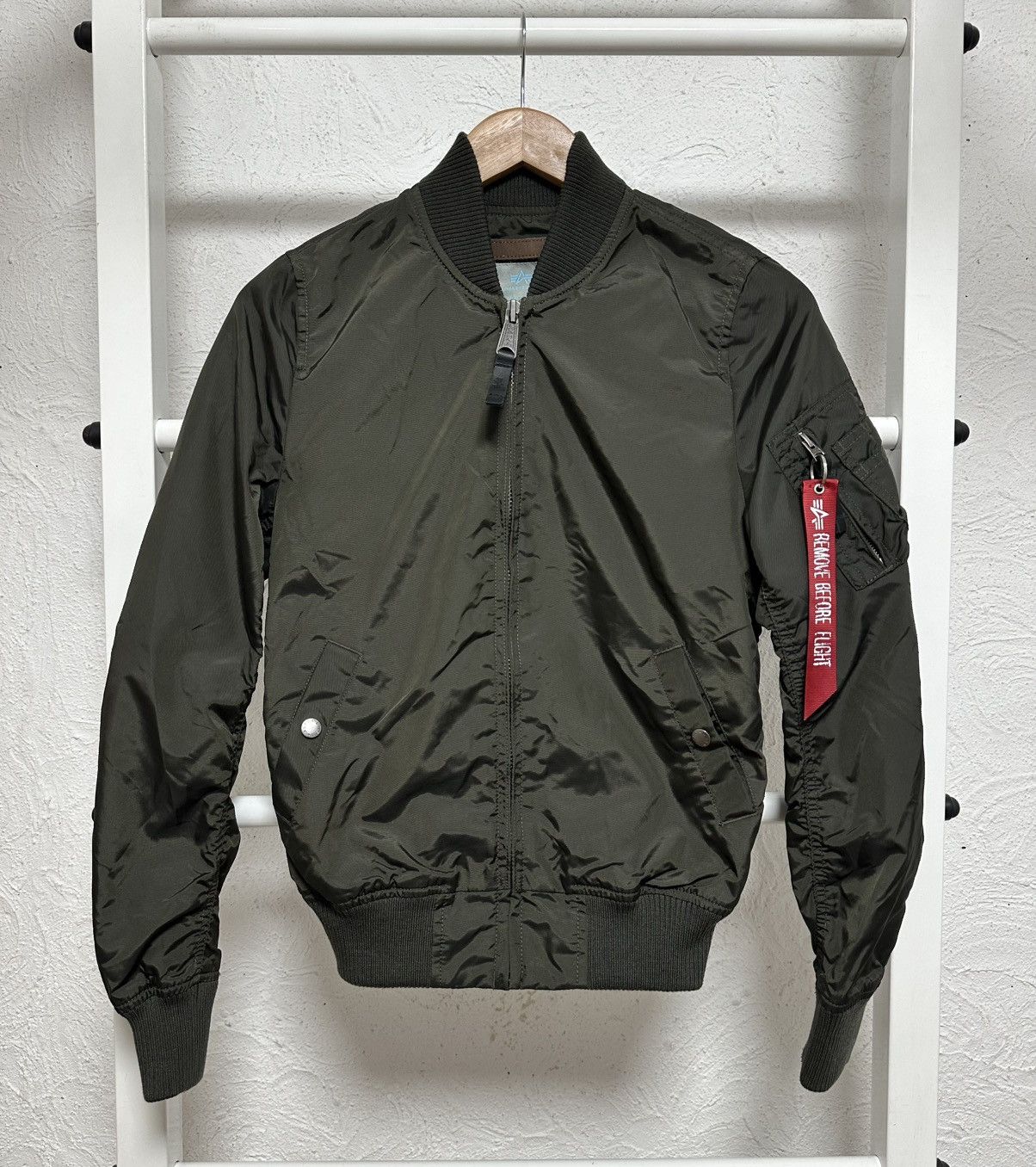 Alpha Industries Men’s Alpha Industries Bomber Jacket Olive Green Size XS Size US XS / EU 42 / 0 - 1 Thumbnail