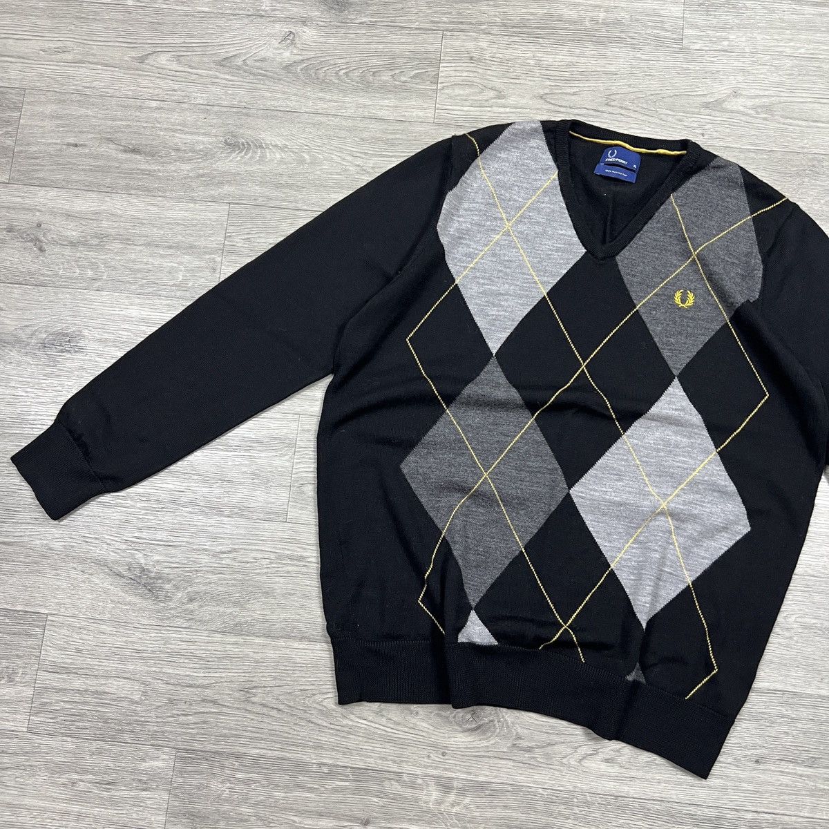 Fred Perry Fred Perry Merino Wool V-Neck Sweater Black Grey Gold Logo Size US XL / EU 56 / 4 - 2 Thumbnail