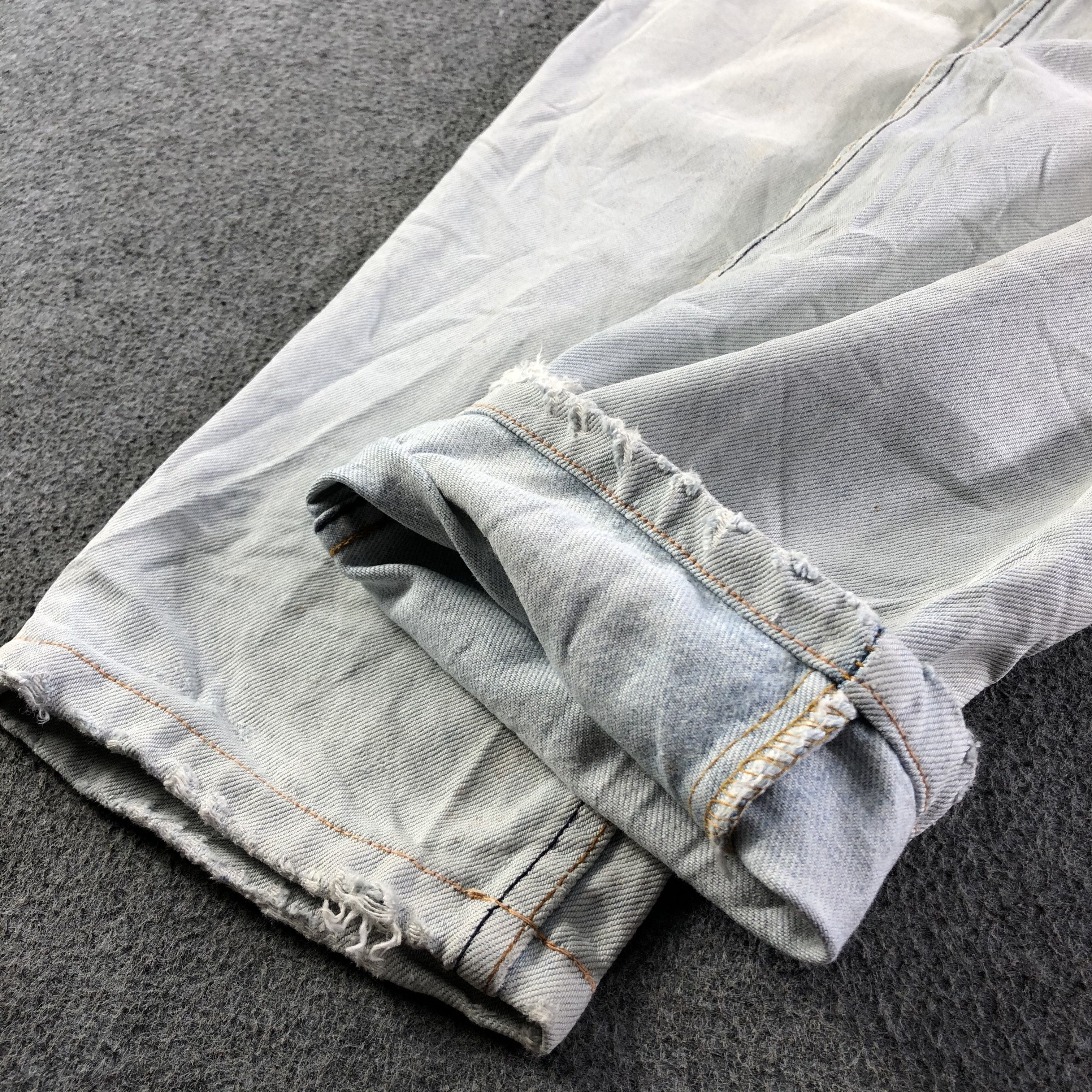 Levi's Vintage 90s Light Wash Levis Jeans-J3963 Size US 27 - 7 Thumbnail