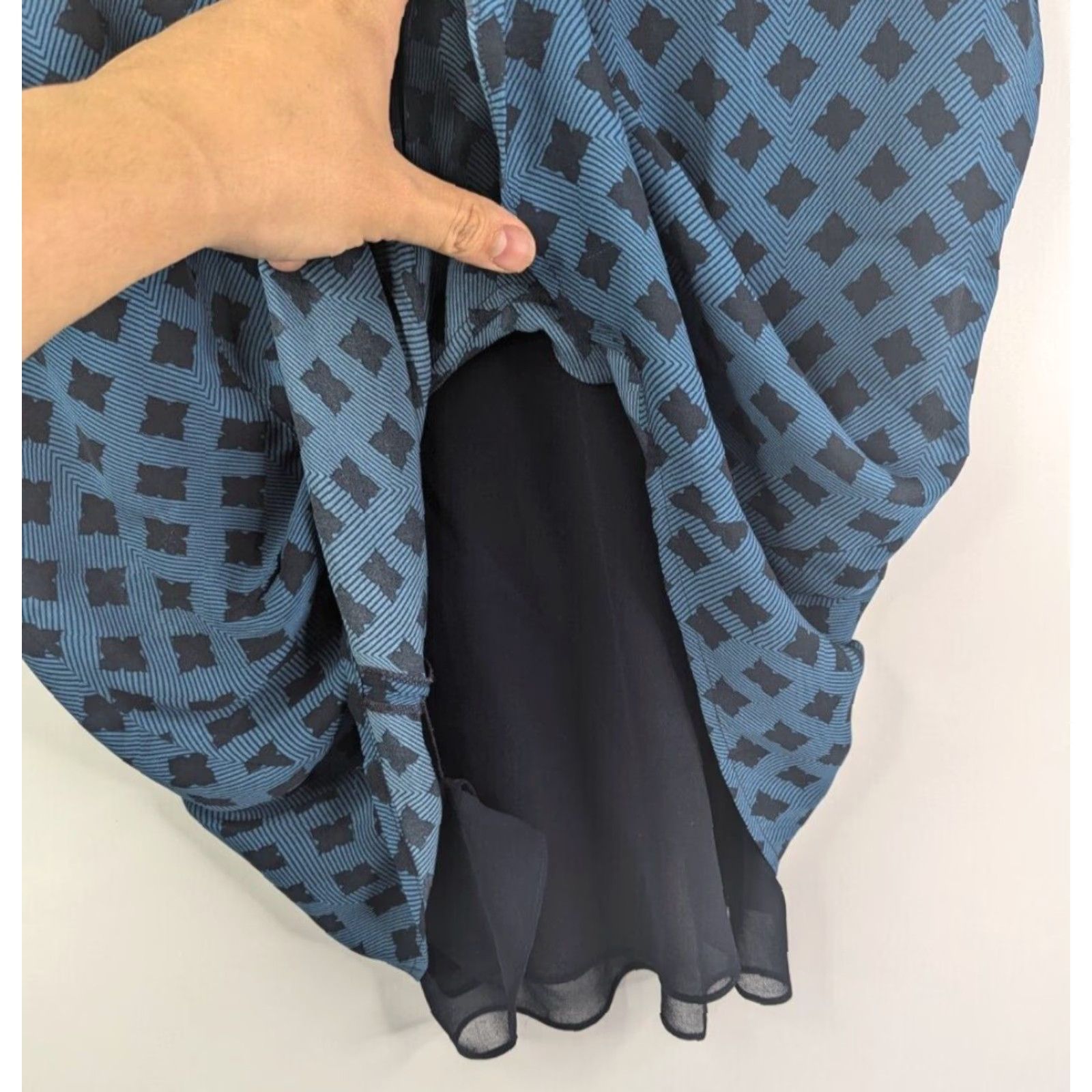 Vintage CAbi Blouse Shirt Cap Sleeve Round Neck Women M Blue Pacific Foulard Peplum Lightweight Geometric Pattern Size M / US 6-8 / IT 42-44 - 2 Thumbnail