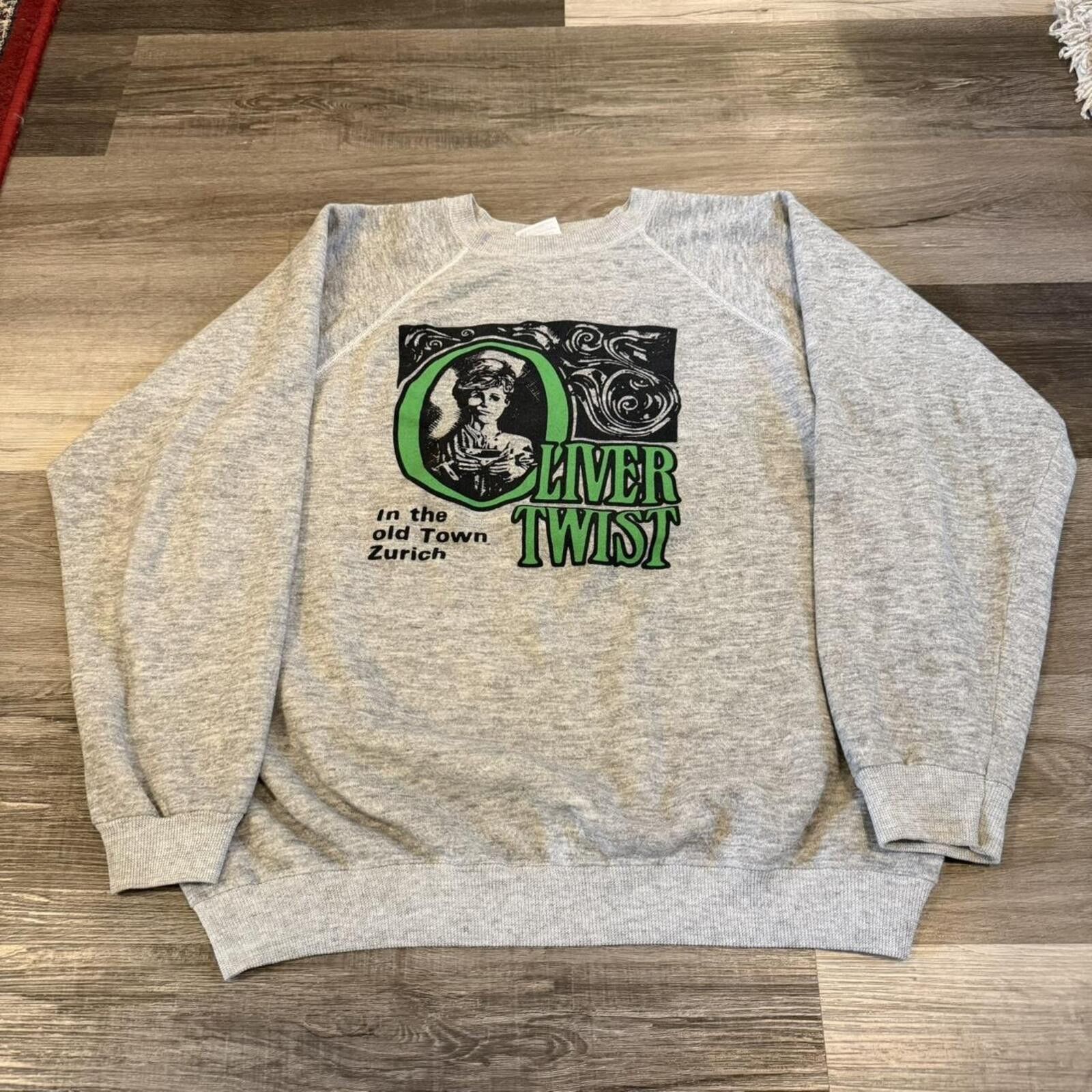 Hanes Vintage Oliver Twist in old town Zurich crewneck sweatshirt Size US XL / EU 56 / 4 - 3 Thumbnail