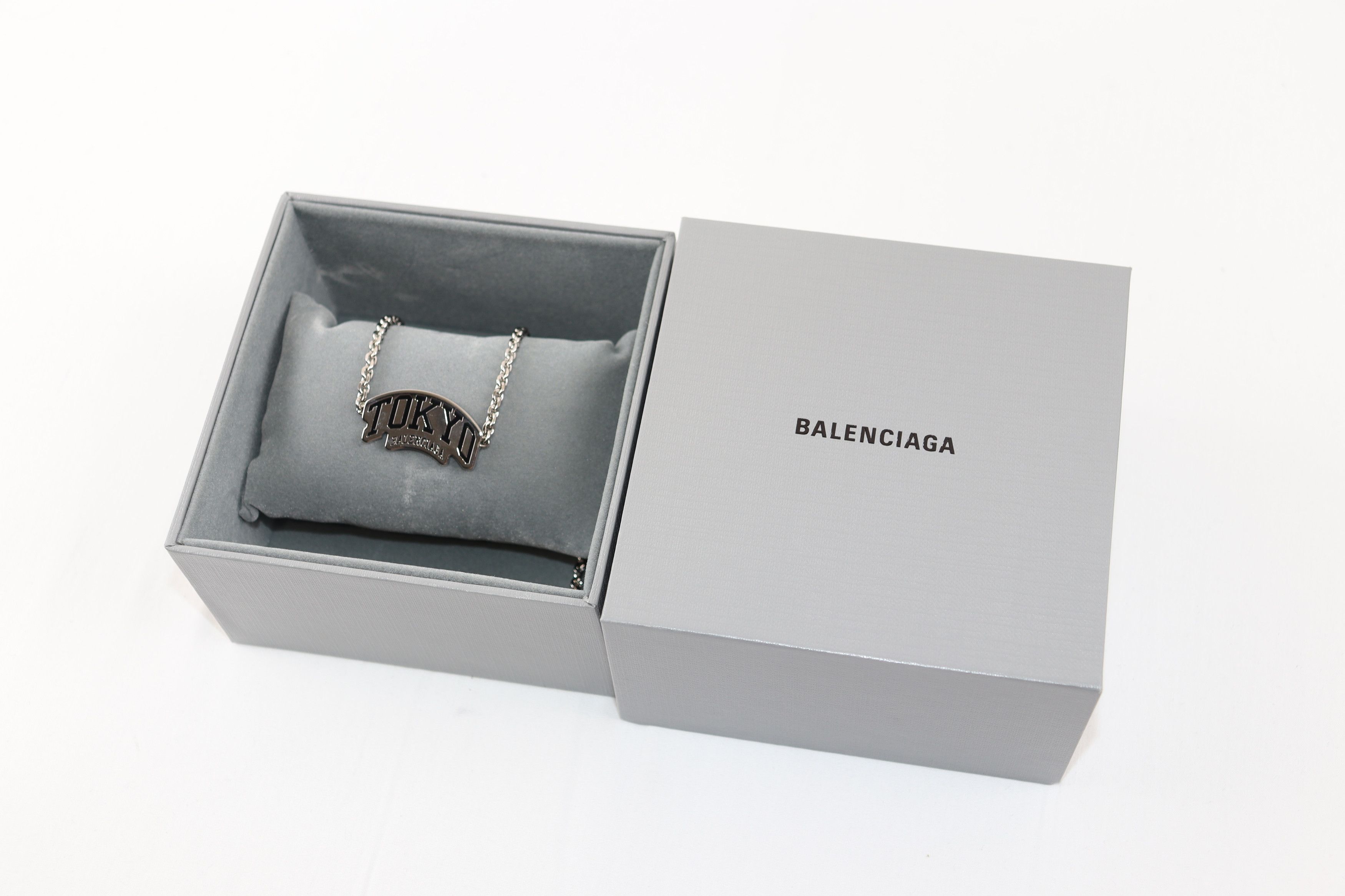 Balenciaga o1rshd1 Q:3 / Size: OS / DUP / Cities Tokyo Necklace Size ONE SIZE - 6 Thumbnail
