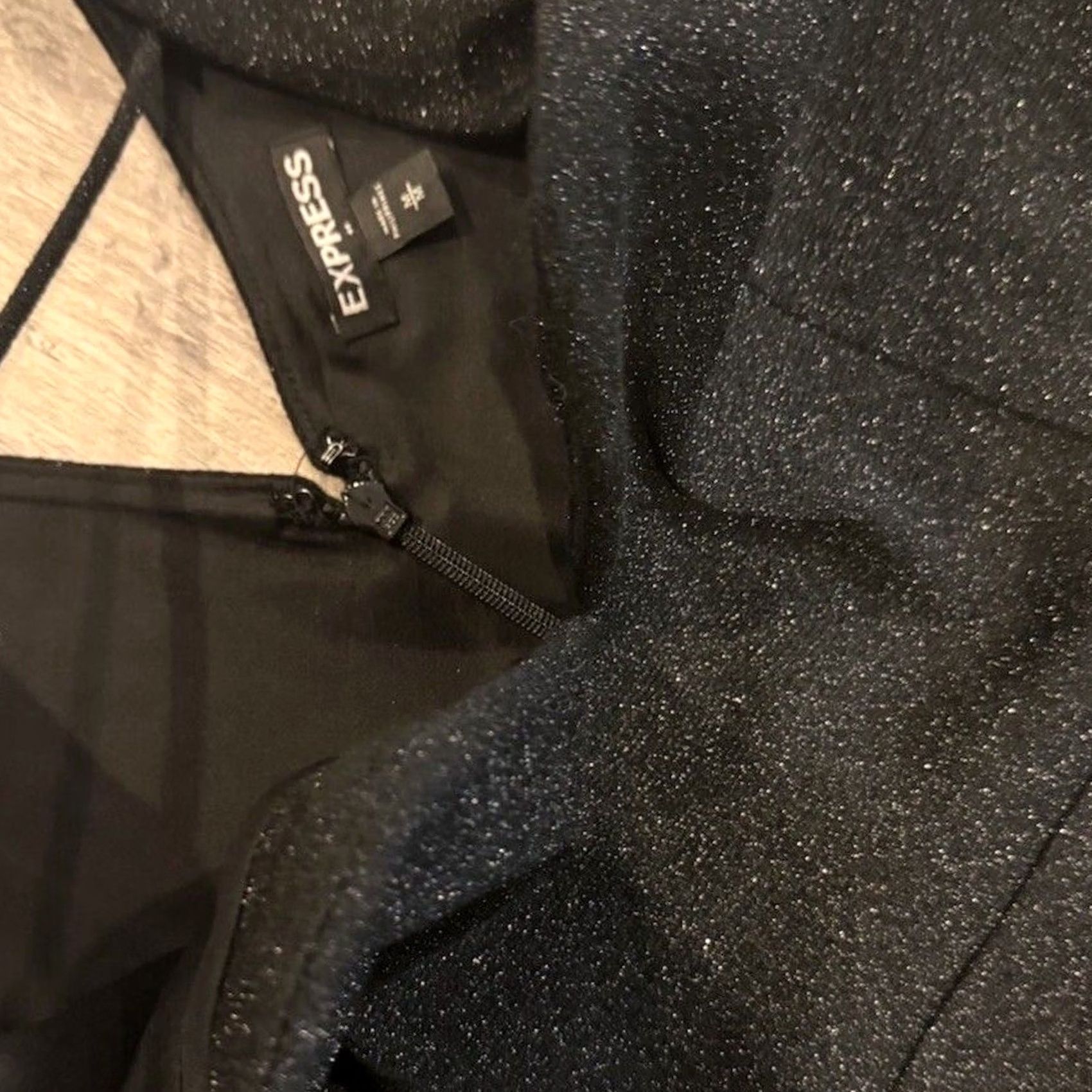 Express Express Black Silver Metallic Sparkle V-Neck Dress Size M Womens Size M / US 6-8 / IT 42-44 - 4 Thumbnail