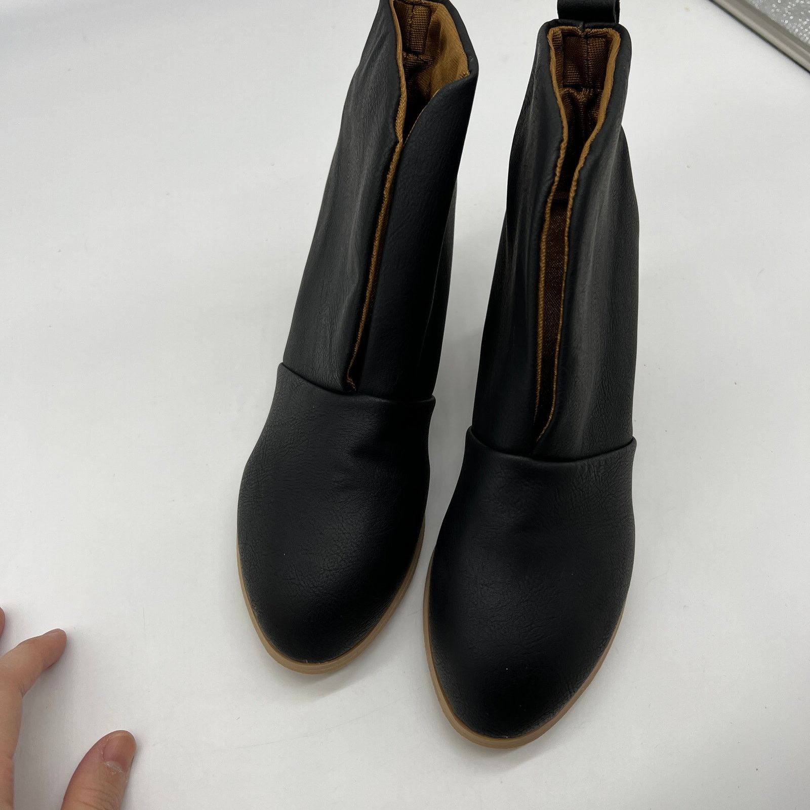 Other Women Heel Ankle BootsV Cut Fashion Slip on Bla Size US 6.5 / IT 36.5 - 7 Thumbnail