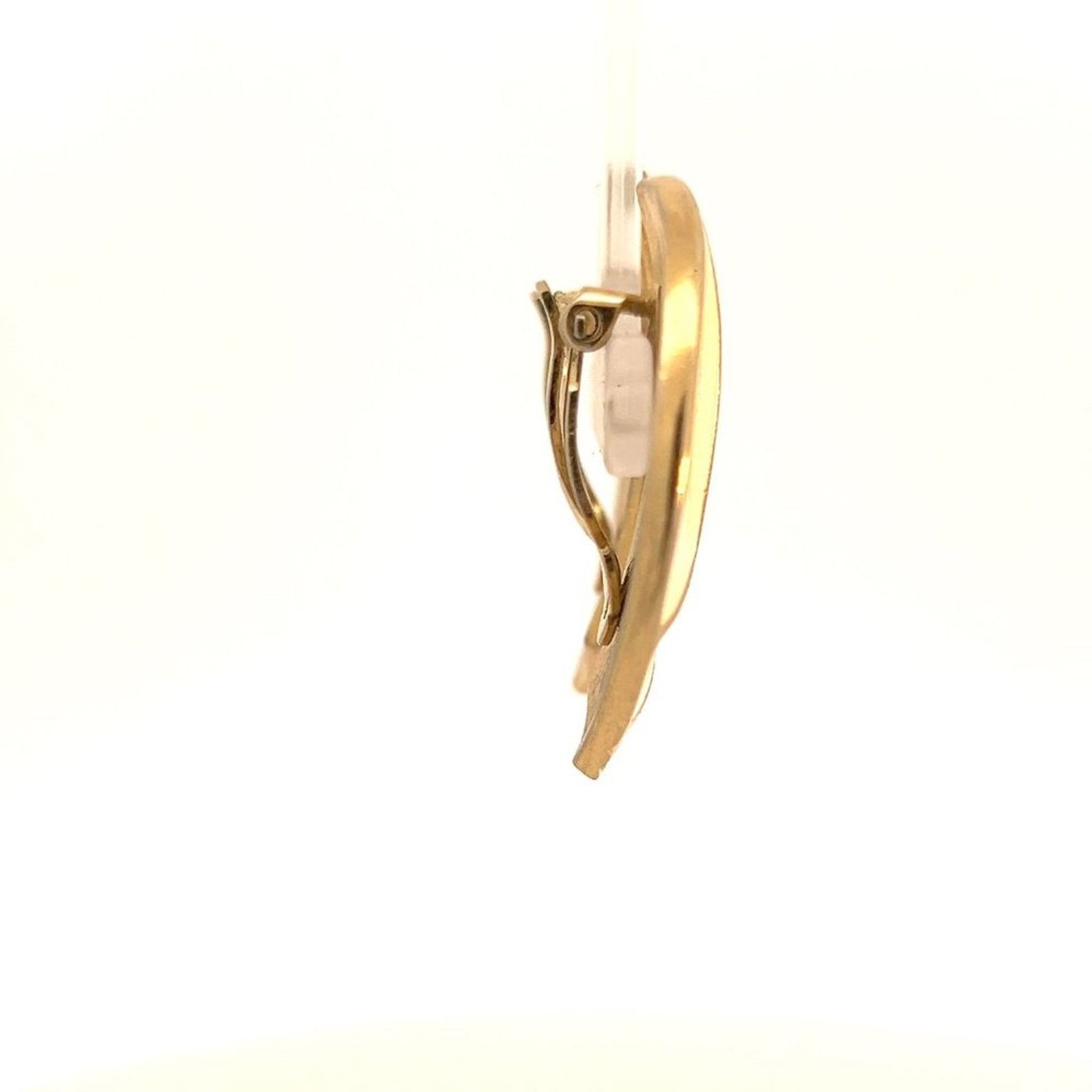 & Other Stories Vintage Trifari - Cream Half Shield Gold tone Clip Earrings Size ONE SIZE - 6 Thumbnail