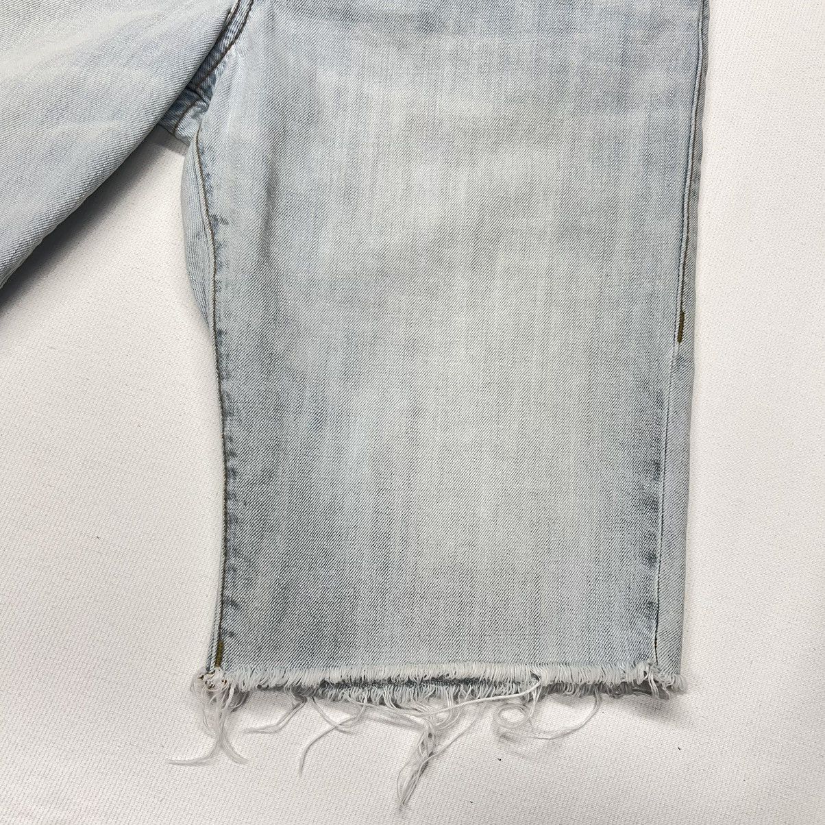 True Religion True Religion Jean Shorts Ricky Relaxed Straight Pocket Flap Size US 32 / EU 48 - 4 Thumbnail