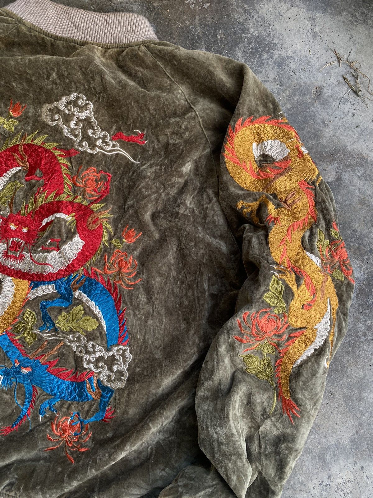 Vintage Vintage Dragon Velvet Souvenir Sukajan Jacket Size US L / EU 52-54 / 3 - 2 Thumbnail