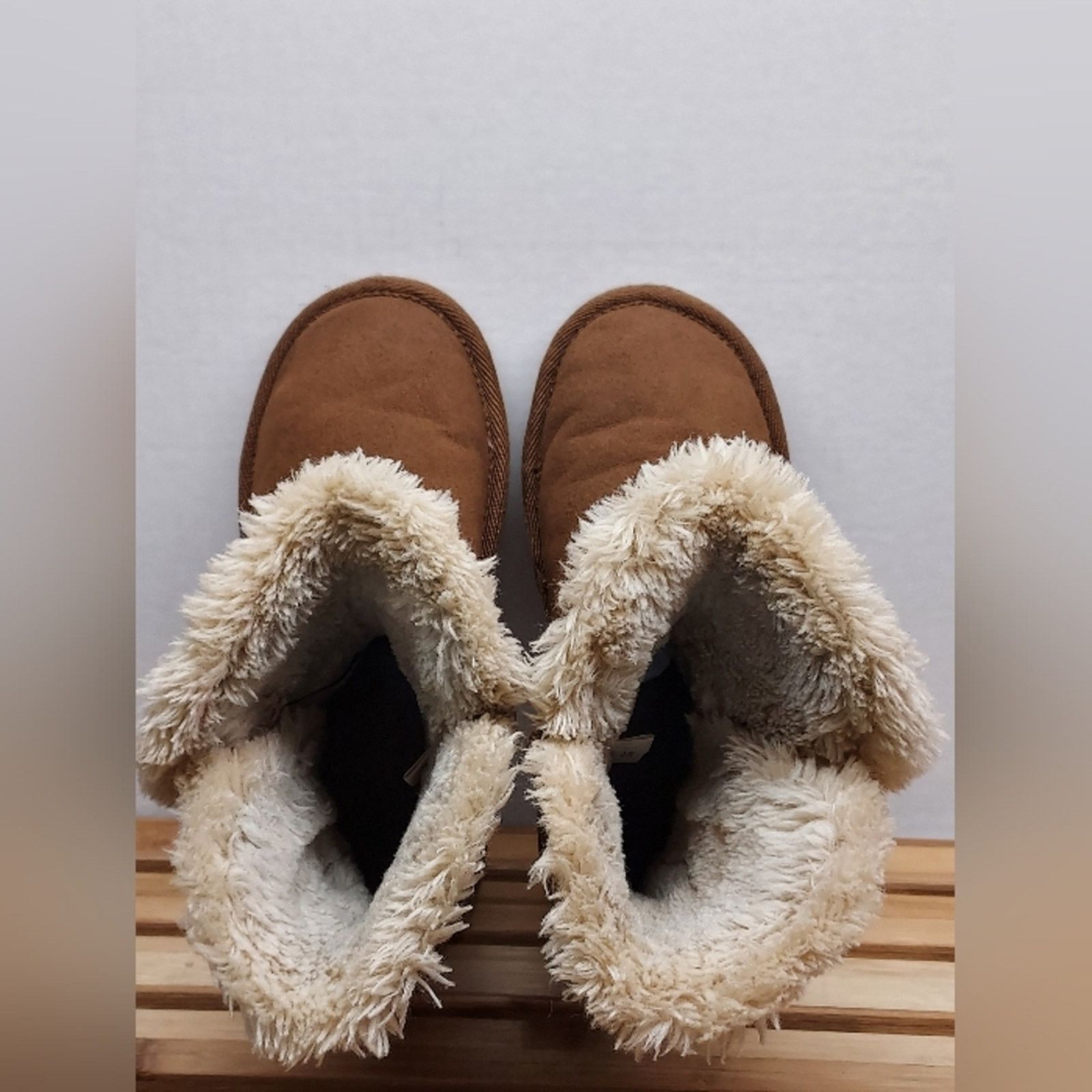 Ugg UGG Womens Chestnut Bailey Button Winter Boots Size 6 Size US 6 / IT 36 - 8 Thumbnail