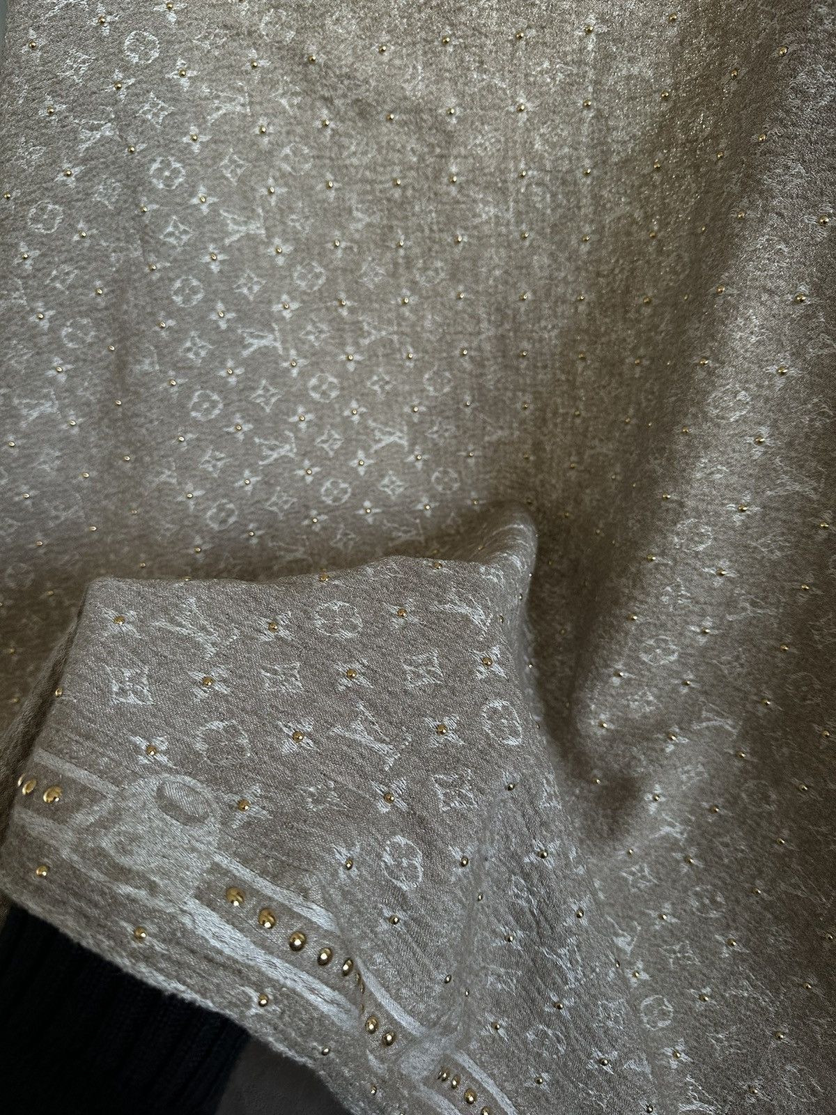 Louis Vuitton Louis Vuitton Beige Studdy Denim Monogram Shawl scarf Size ONE SIZE - 4 Thumbnail
