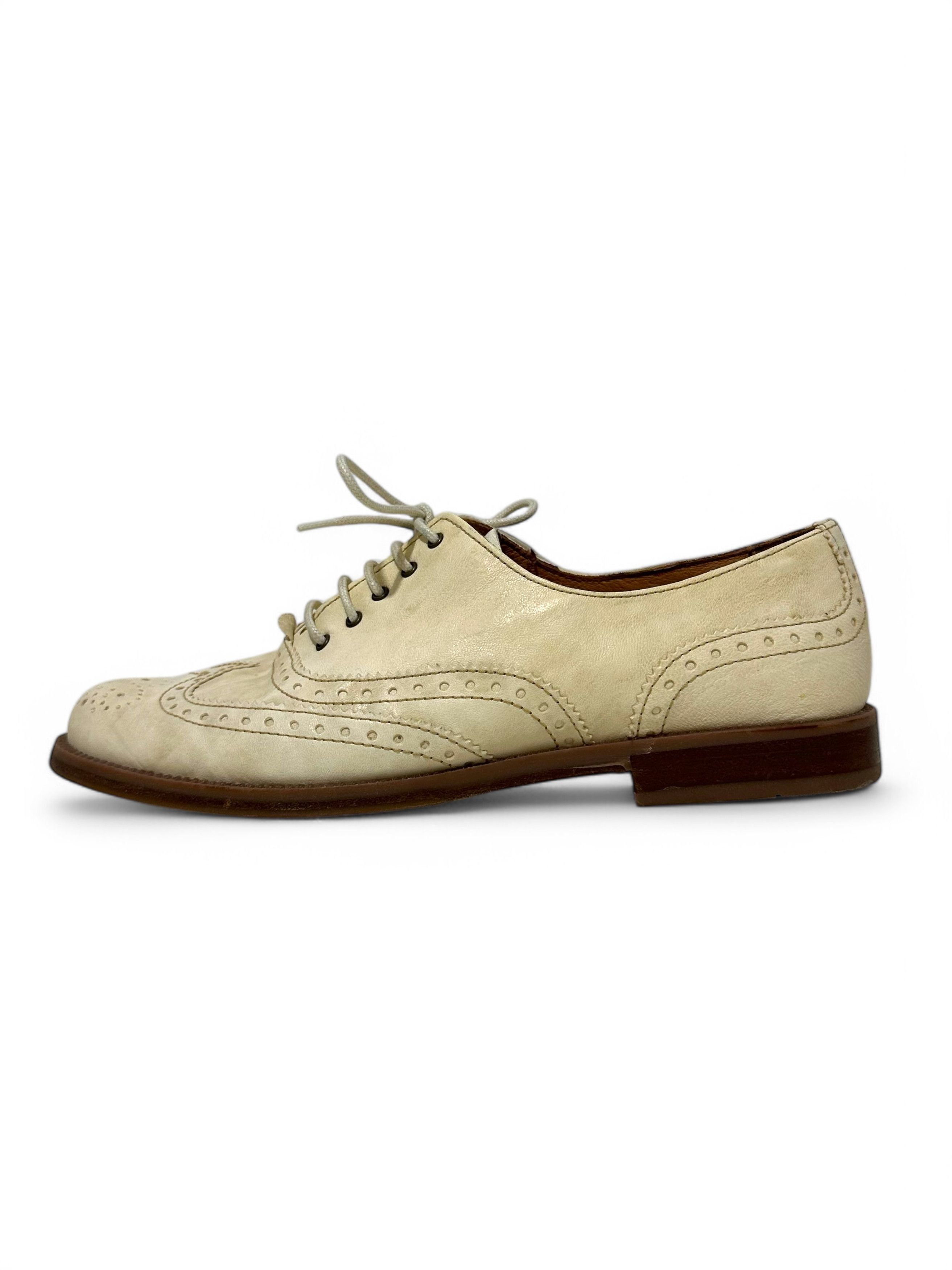 Russell & Bromley Russell & Bromley Jeeves Ivory Leather Oxford Brogues Size US 8 / IT 38 - 3 Thumbnail