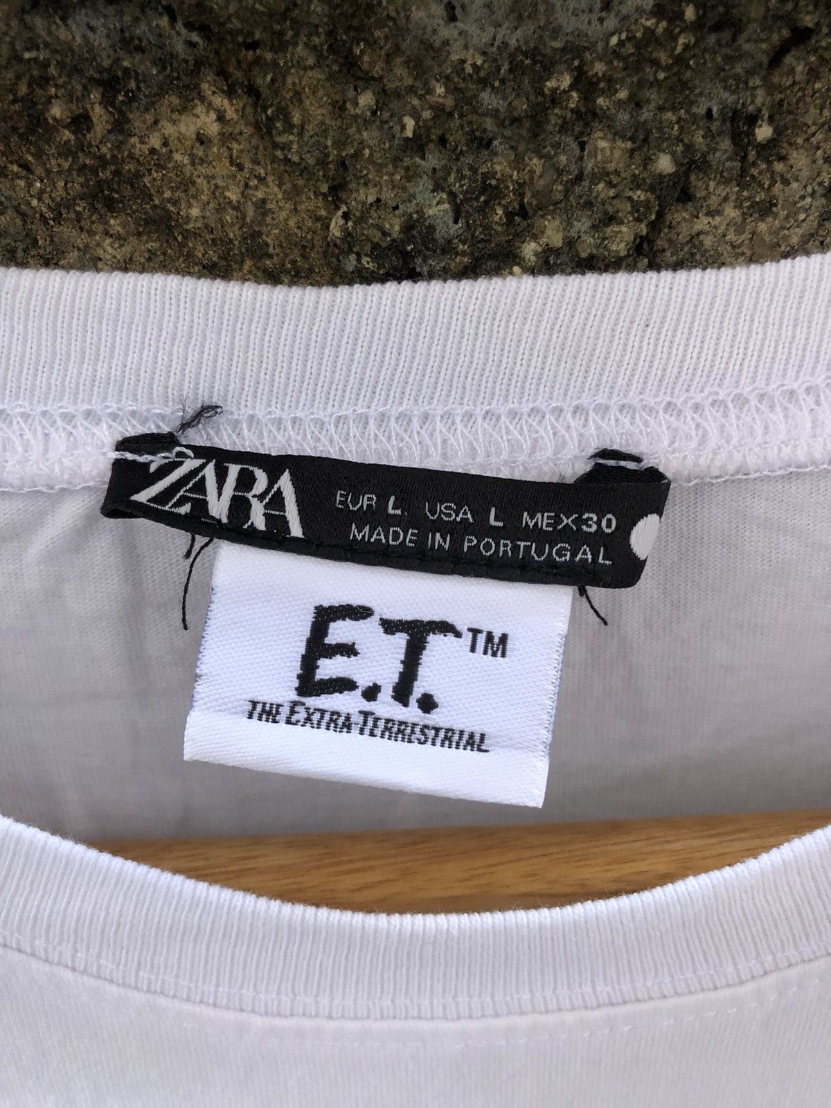 Japanese Brand Zara X E.T The Film Tshirt Size US L / EU 52-54 / 3 - 14 Thumbnail