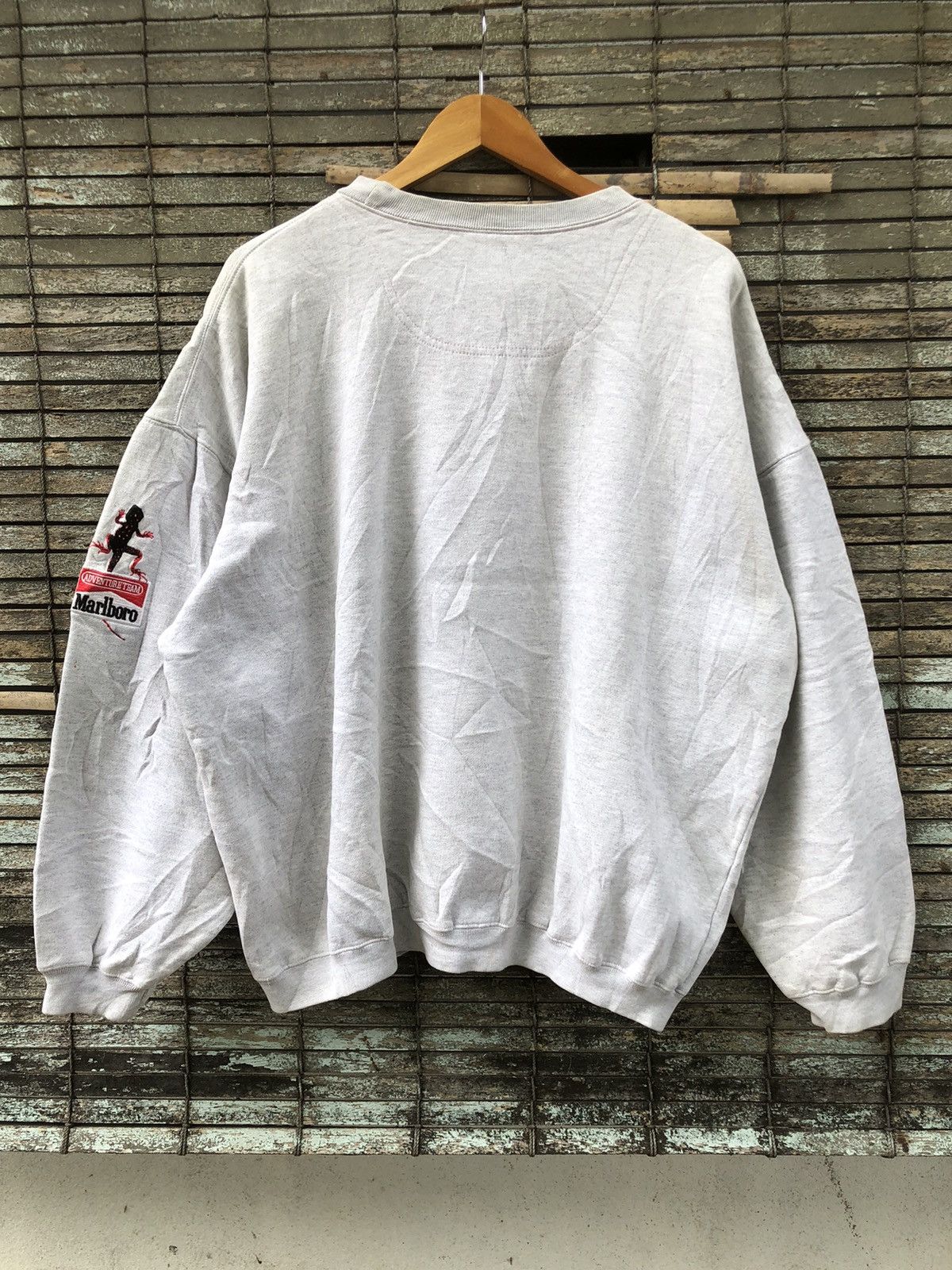 Japanese Brand 🔥Vintage🔥90s Marlborro Adventure Team Gecko Sweatshirts Size US XL / EU 56 / 4 - 10 Thumbnail