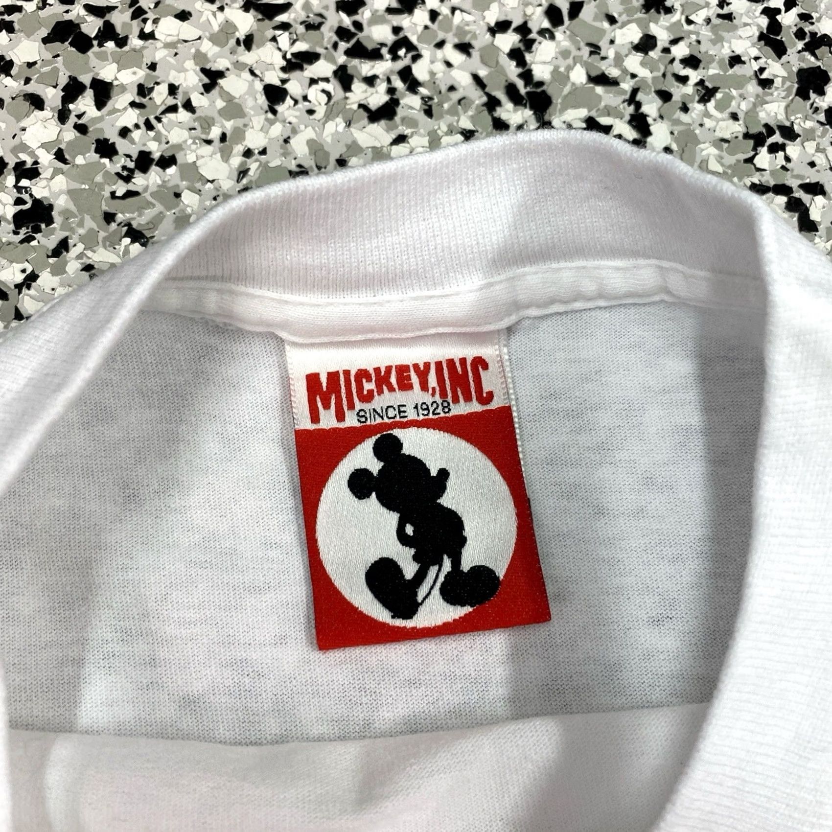 Disney VINTAGE 90s Walt Disney World Mickey Mouse Wide World of Sports T-shirt M White Mens Short Sleeve Cotton Disney Shirt Size US M / EU 48-50 / 2 - 3 Thumbnail