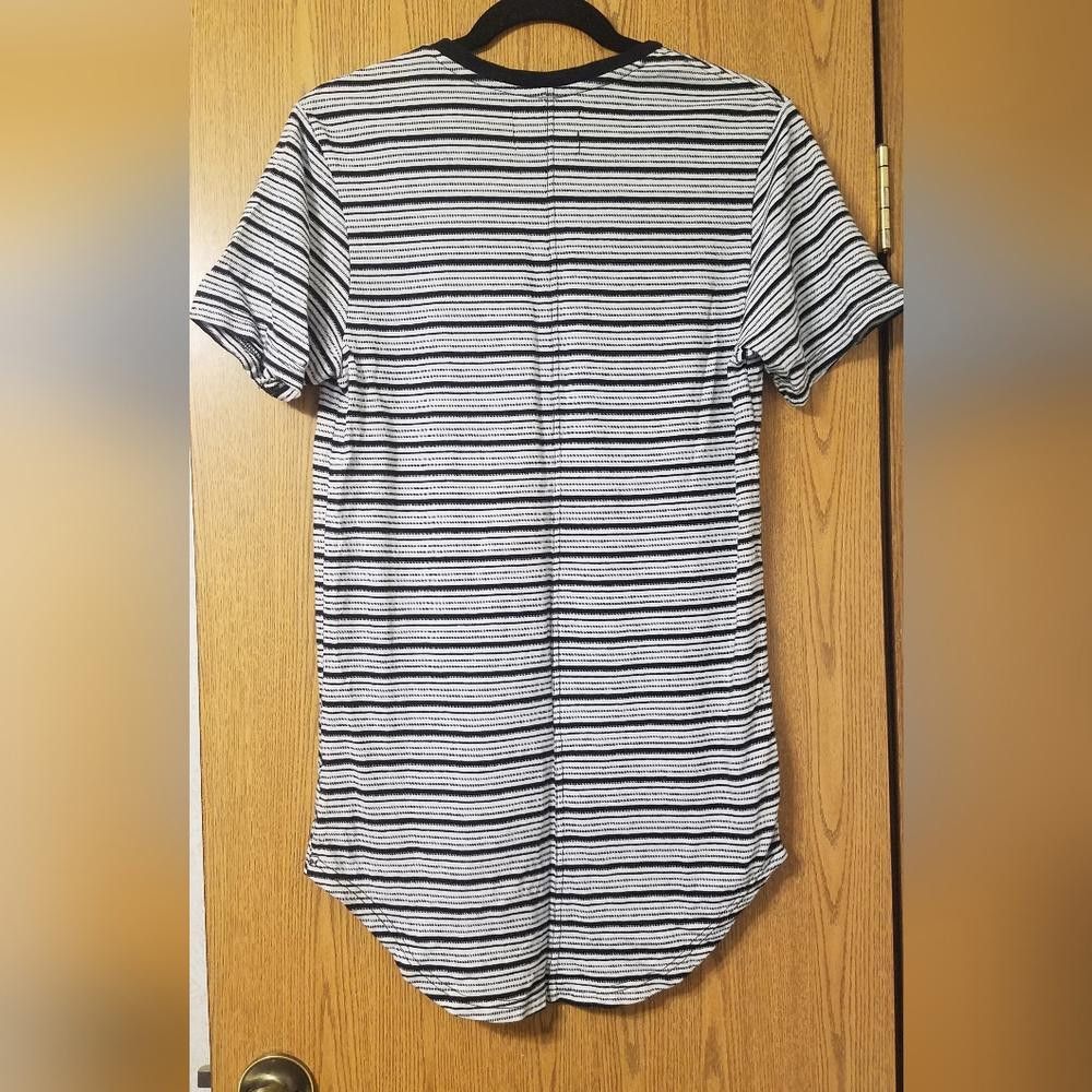 Pacsun PacSun Black and White Striped T-Shirt Size Small Size US S / EU 44-46 / 1 - 2 Thumbnail