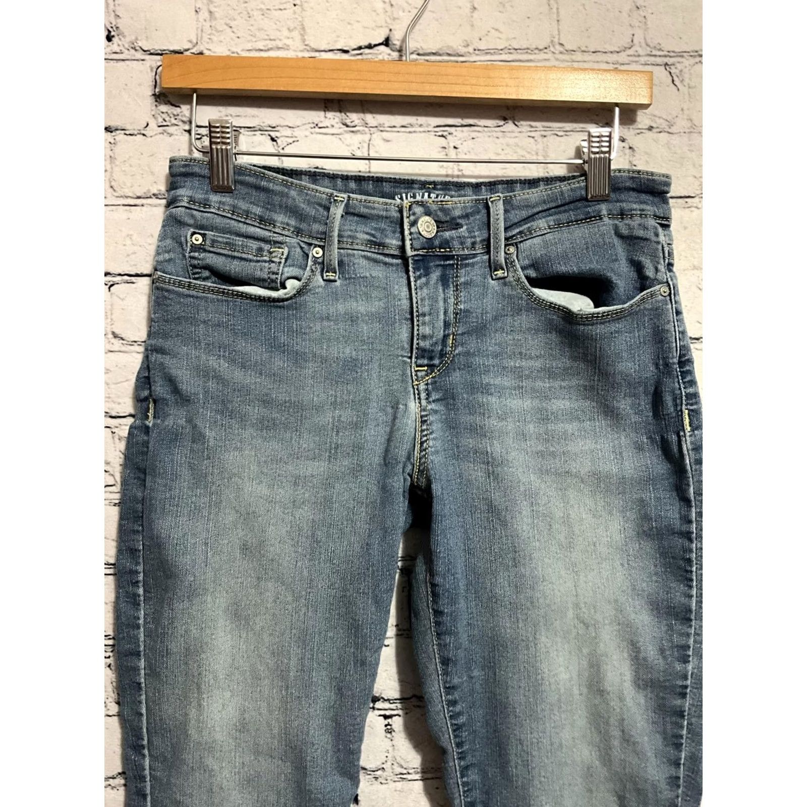Levi's Levi's Signature Modern Capri Jeans Size 6 28x21 Womens Blue Denim Button Regular 100% Cotton Capri Fits Relaxed Slimmed Capris Size 28" / US 6 / IT 42 - 4 Thumbnail