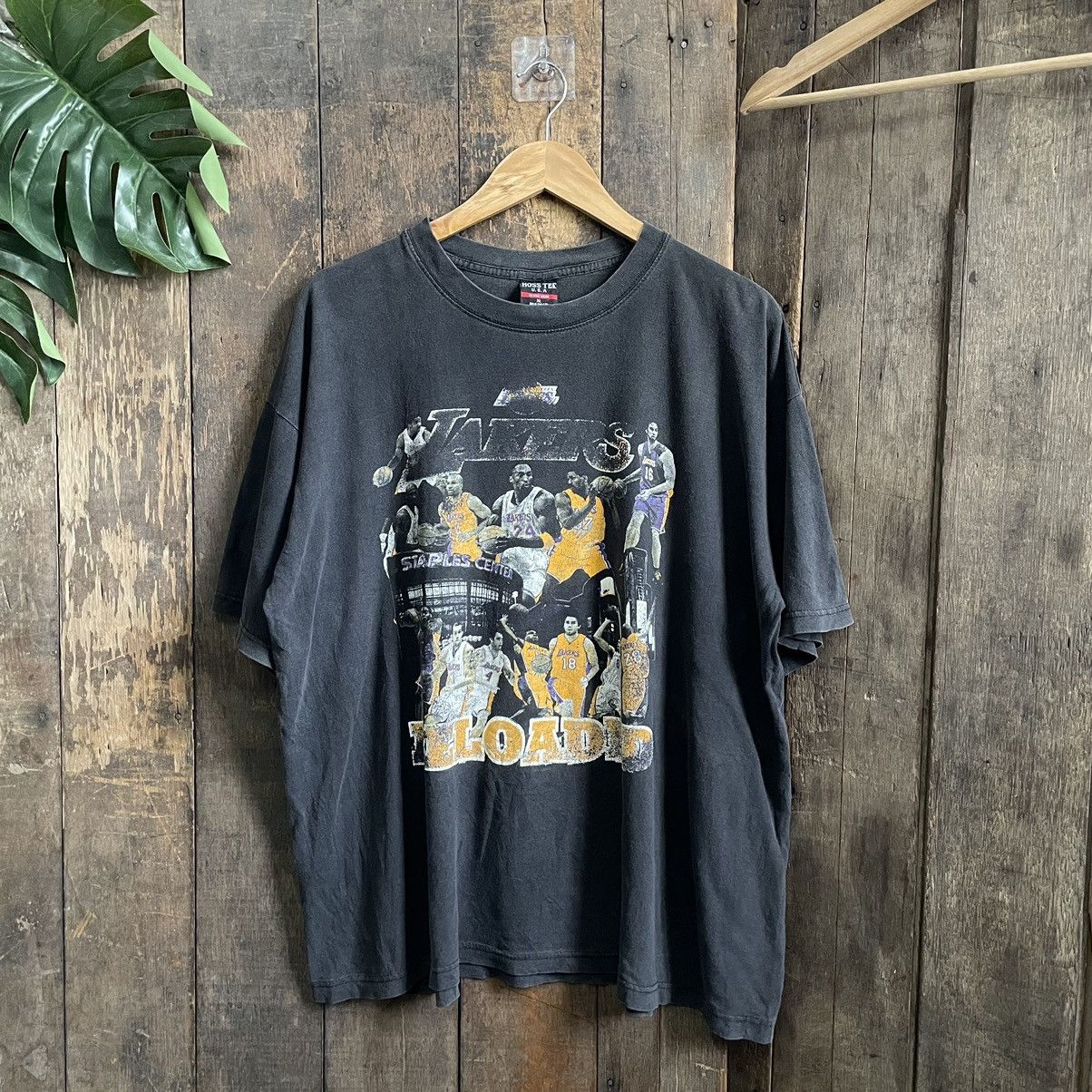 NBA × Vintage Vintage Lakers Hoos Tee Size US XL / EU 56 / 4 - 1 Thumbnail