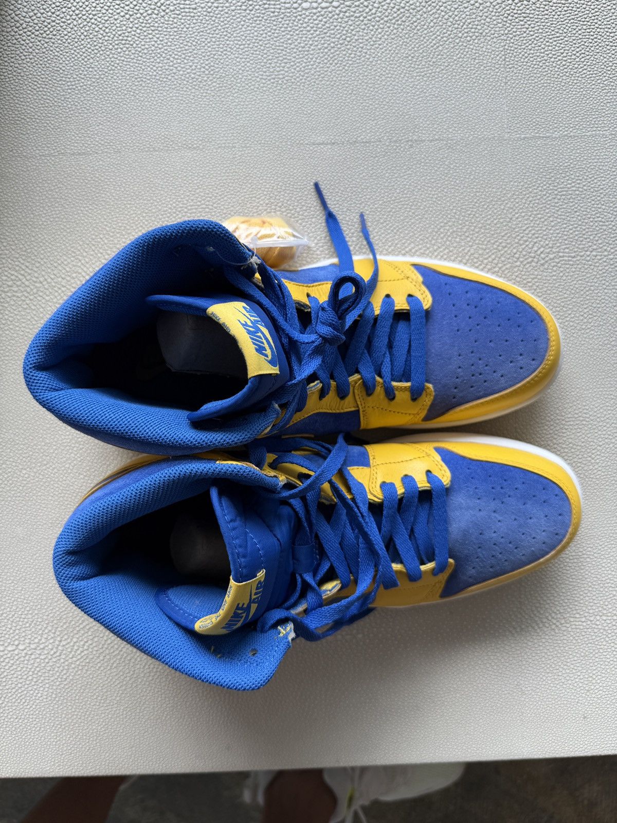 Jordan Brand 2013 Air Jordan 1 Retro High OG 'Laney' Size US 10 / EU 43 - 4 Thumbnail