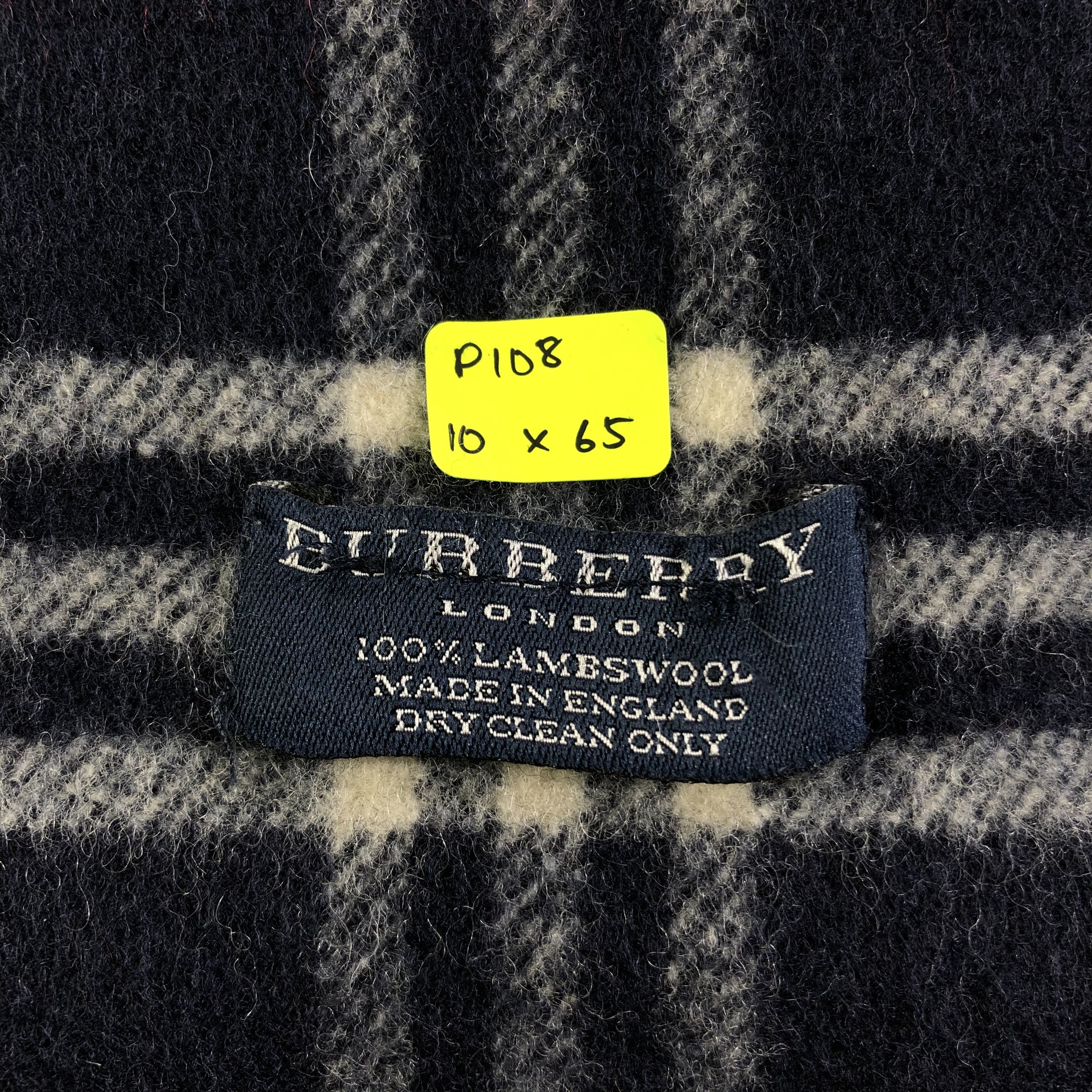 Burberry Scarf / Muffler / Neckwear P108
