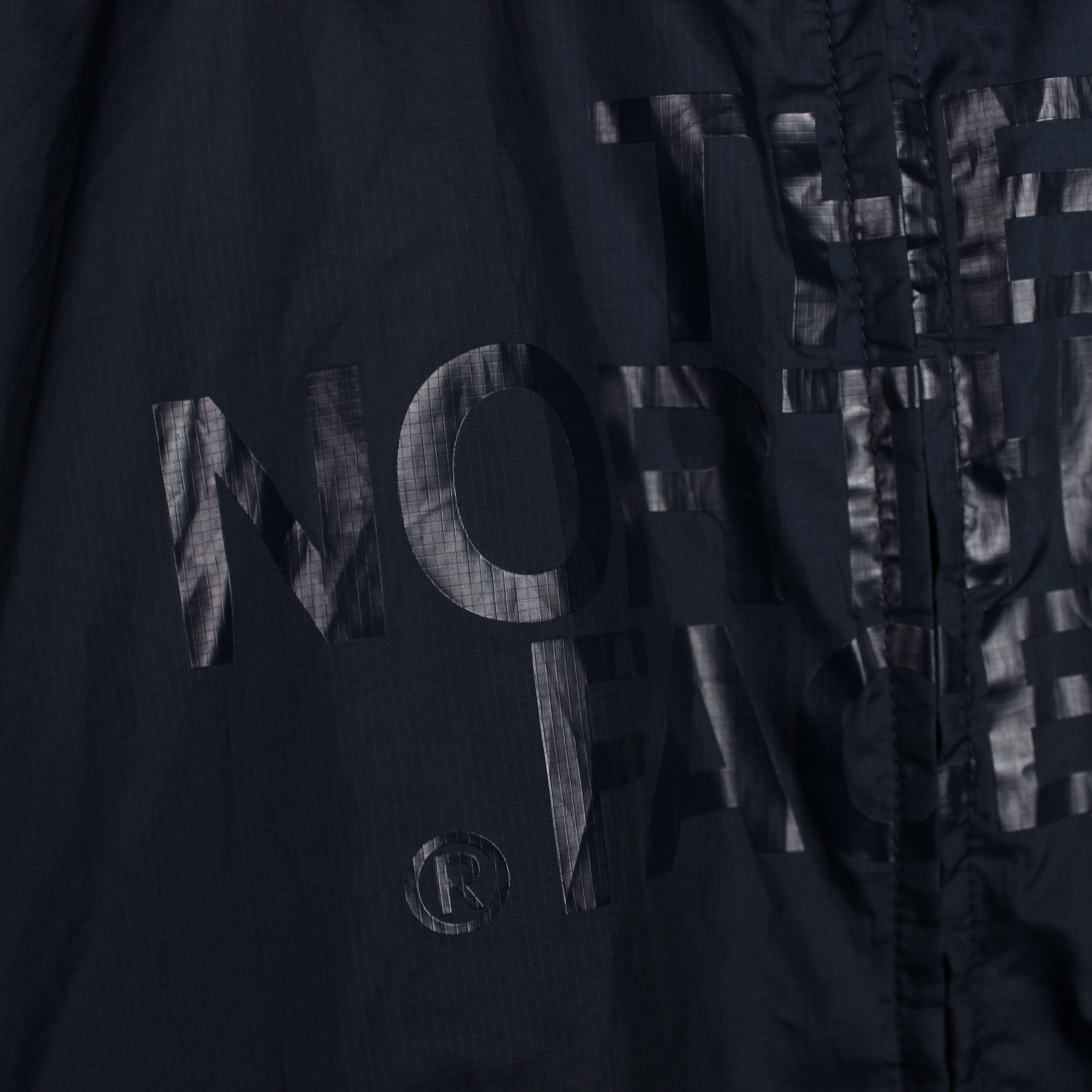 The North Face TNF The North Face light jacket big logo centr L Size US L / EU 52-54 / 3 - 9 Thumbnail