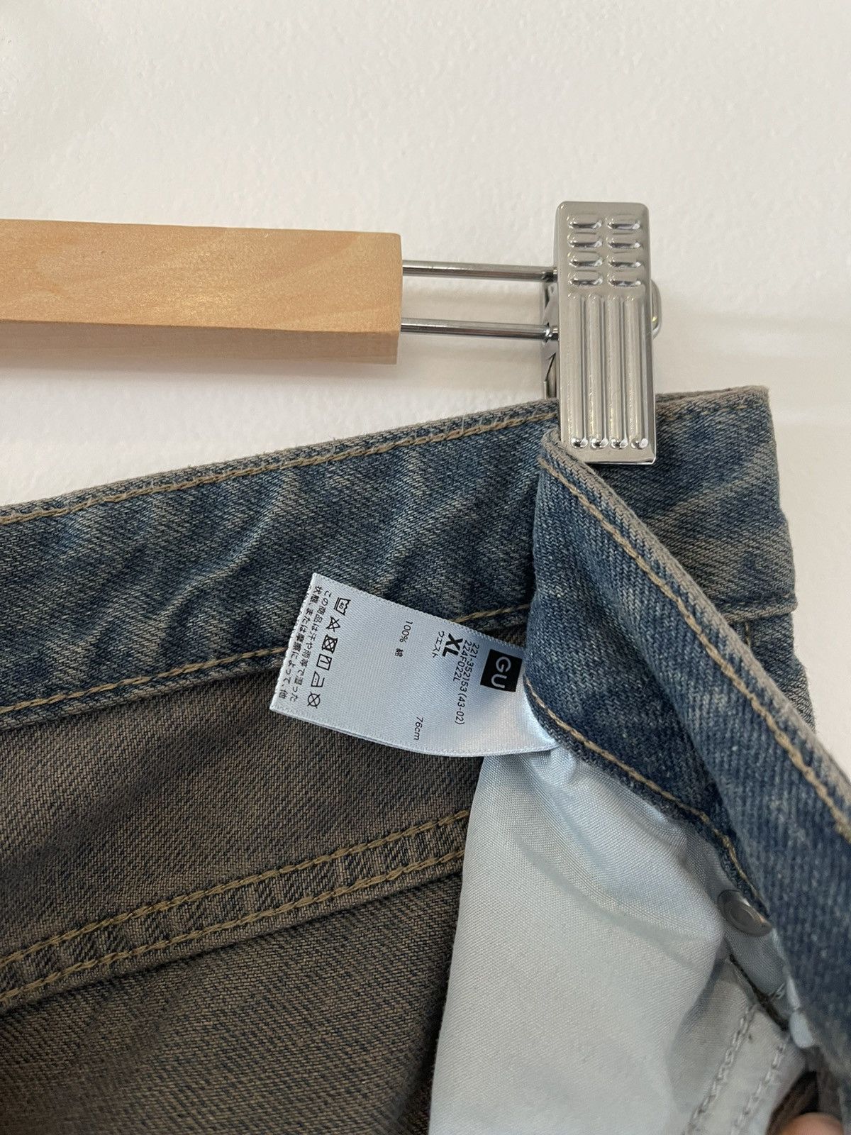 GU GU faded dirty wash darted baggy denim heel bite japan Size US 33 - 4 Thumbnail
