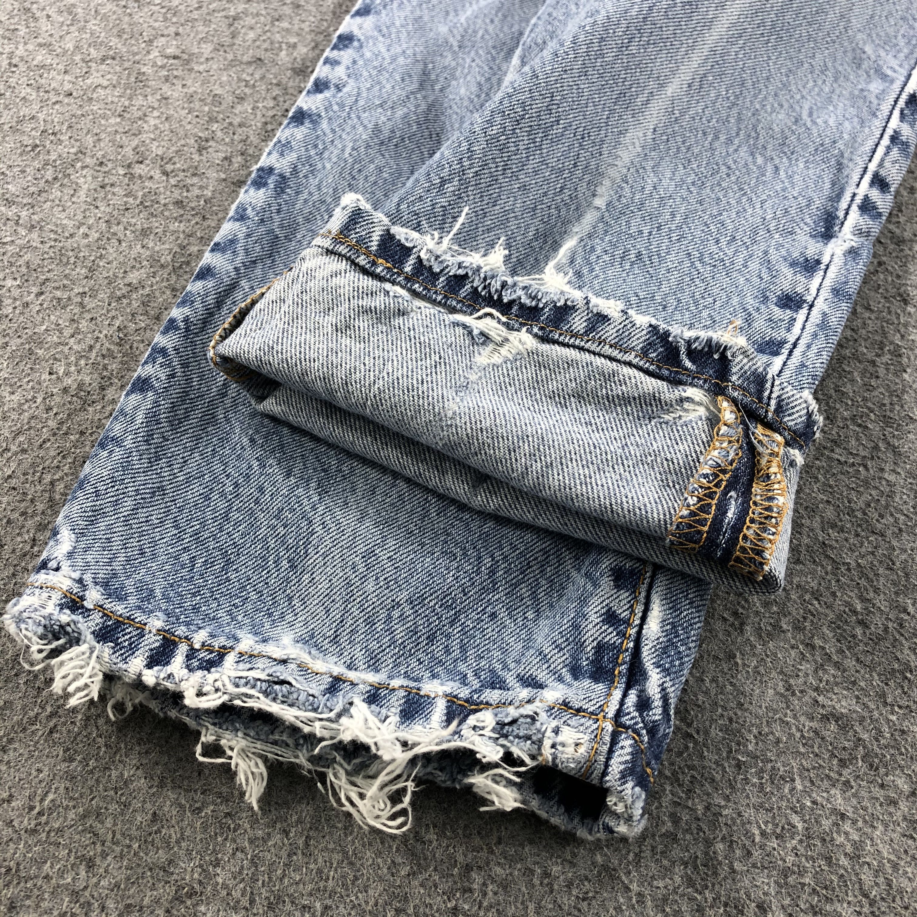 Levi's × Vintage Vintage Blue Wash Light Wash Levis 550 Jeans-JM1780 Size US 27 - 7 Thumbnail