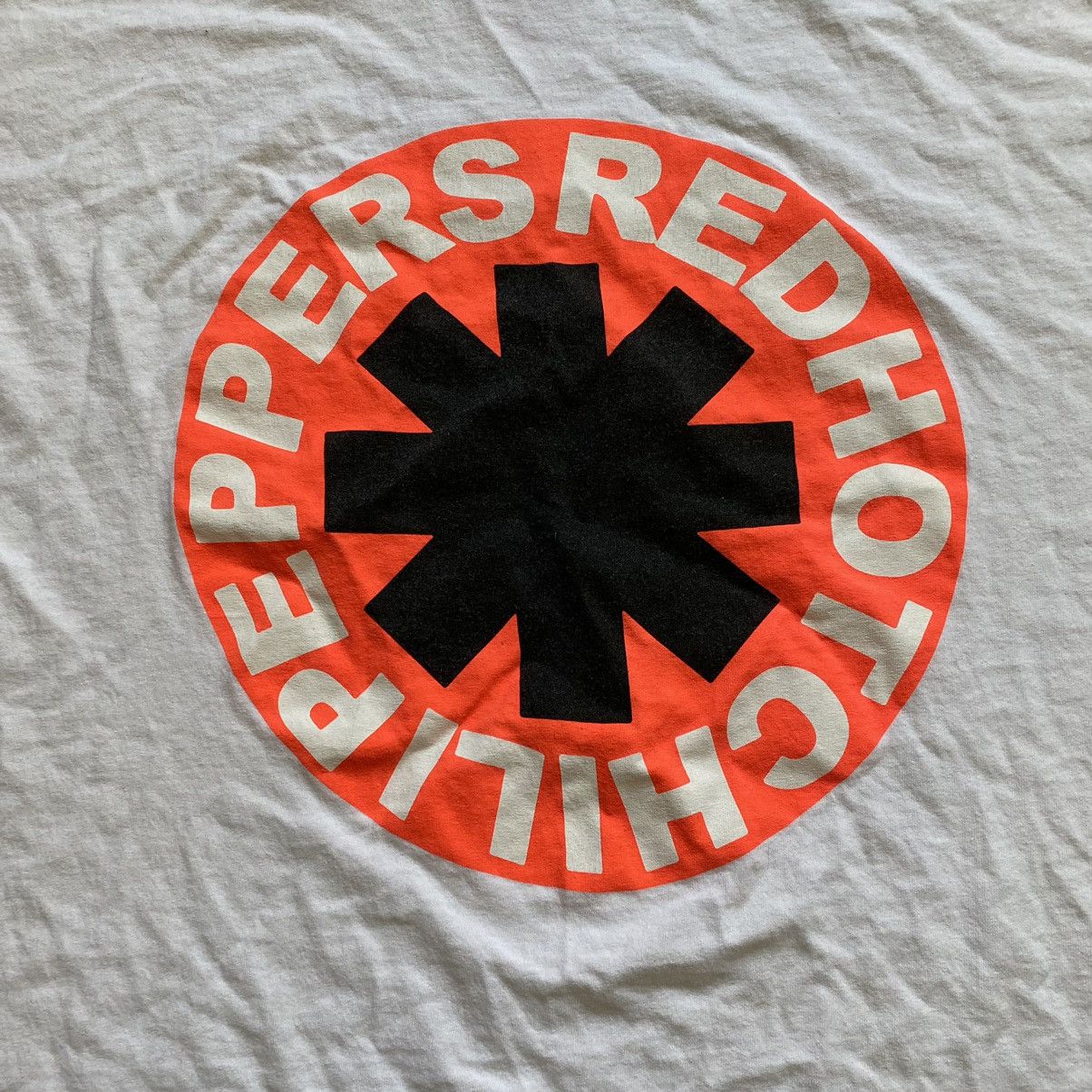 Band Tees RED HOT CHILI PEPPERS 2022-23 WORLD TOUR BIG LOGO T SHIRT Size US XXL / EU 58 / 5 - 3 Thumbnail