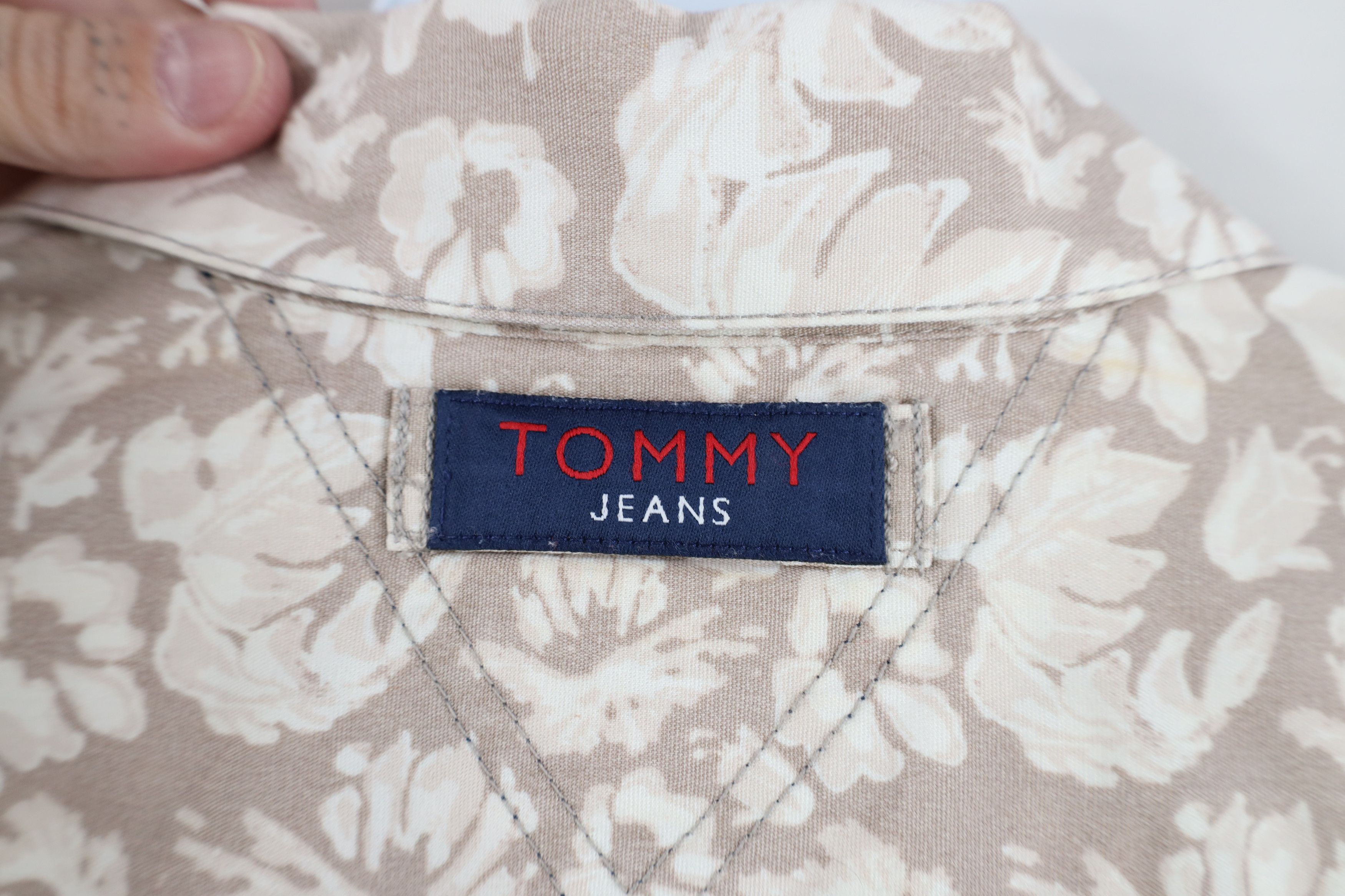 Tommy Hilfiger Vintage 90s Tommy Hilfiger Flower Luau Hawaiian Button Shirt Size US XL / EU 56 / 4 - 10 Thumbnail