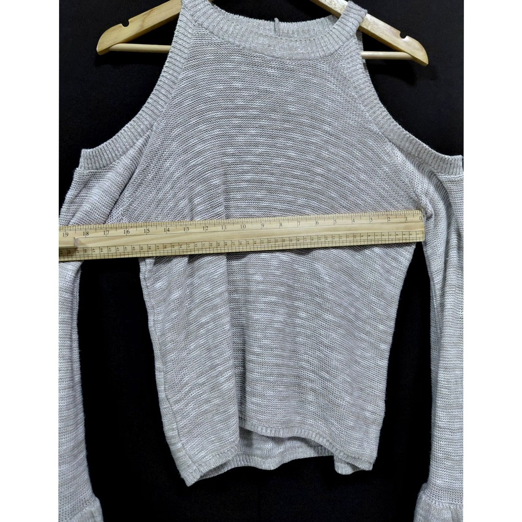 Express EXPRESS Gray Knit Top Cold Shoulder Long Sleeve Women M Blouse Crew Neck Pullover Lightweight Solid Size M / US 6-8 / IT 42-44 - 6 Thumbnail