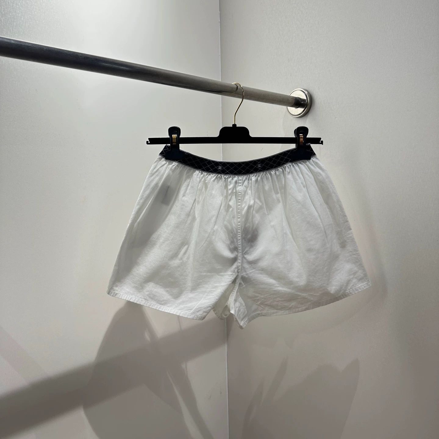 Chanel Chanel apr731 24S Elastic Waist Logo Shorts 34 Size 25" / US 0 / IT 36 - 2 Thumbnail