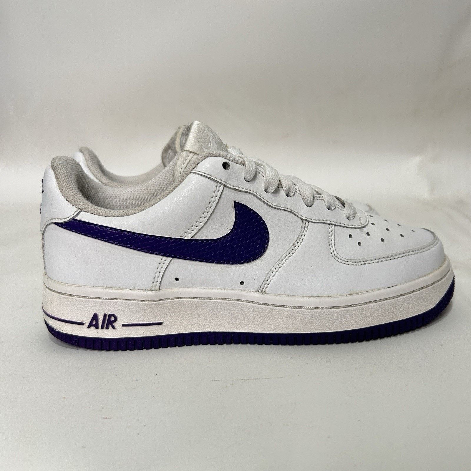 Nike Nike Air Force 1 ‘07 WMNS “White Club Purple” Size US 6.5 / IT 36.5 - 4 Thumbnail