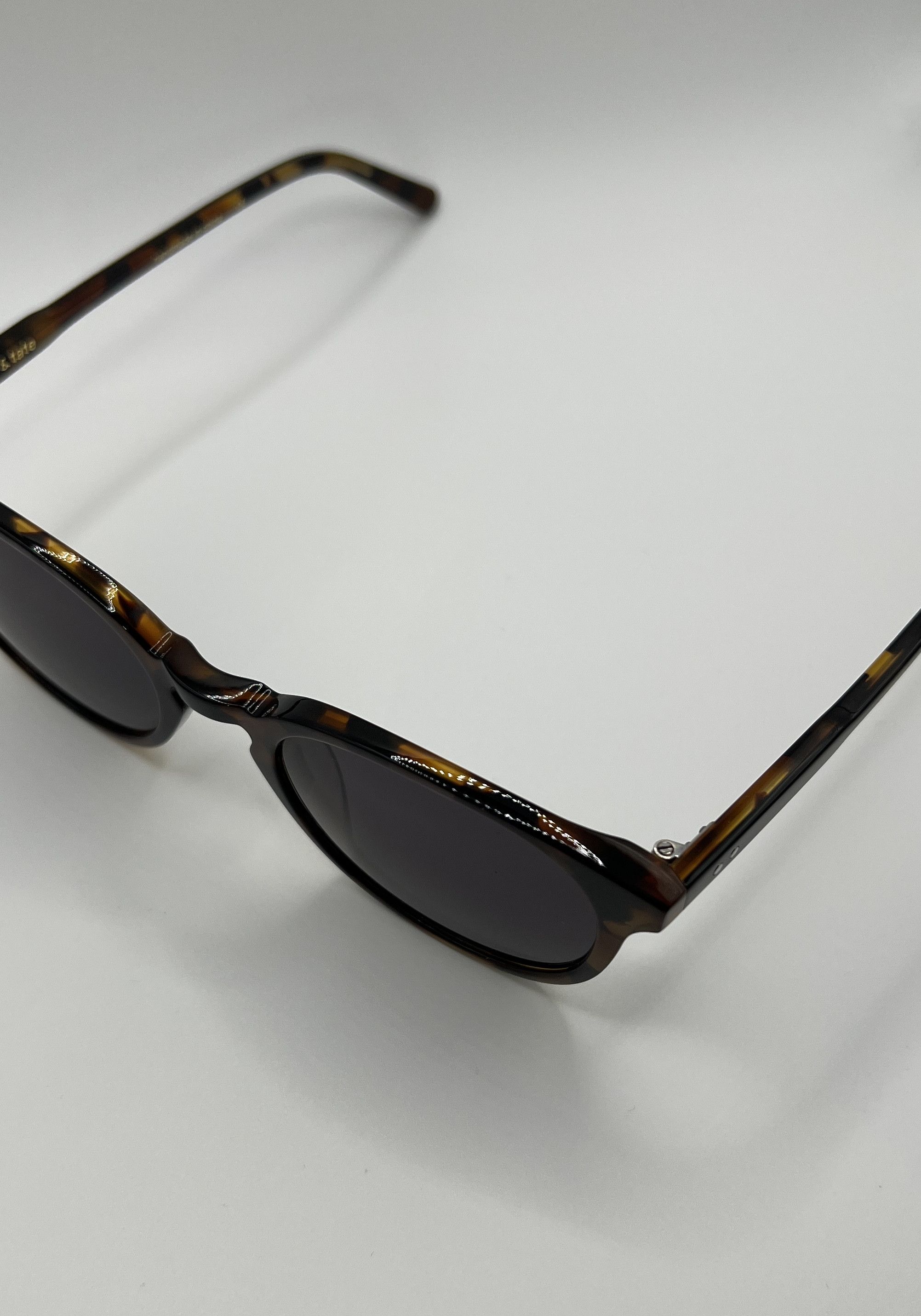 Ace & Tate Ace & Tate Miles Large “On the Rocks” Unisex Sunglasses Size ONE SIZE - 14 Thumbnail