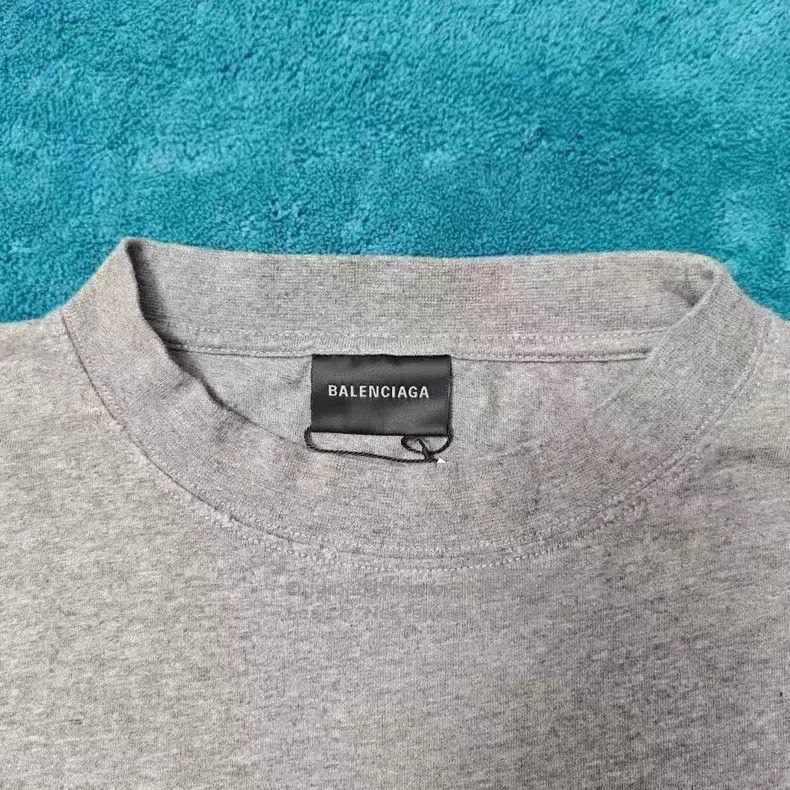Balenciaga Balenciaga Round Neck Print Short Sleeve, Gray Size US L / EU 52-54 / 3 - 4 Thumbnail
