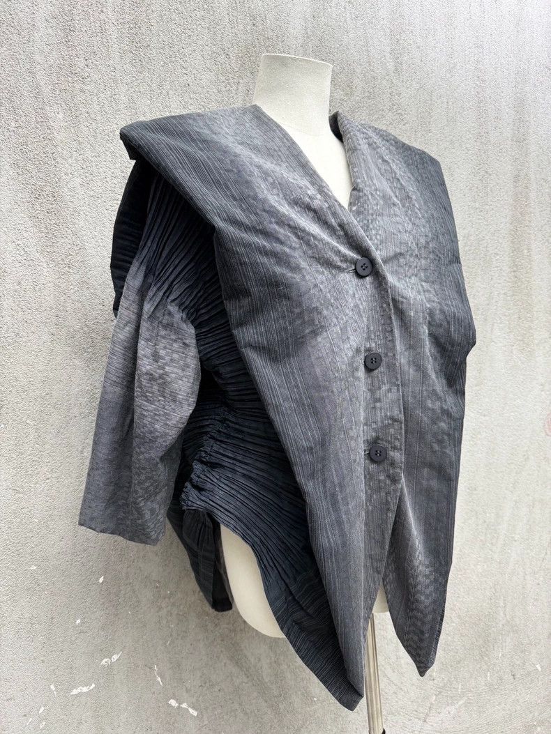Issey Miyake Issey Miyake Grey cocoon-shaped pleated top Size M / US 6-8 / IT 42-44 - 2 Thumbnail