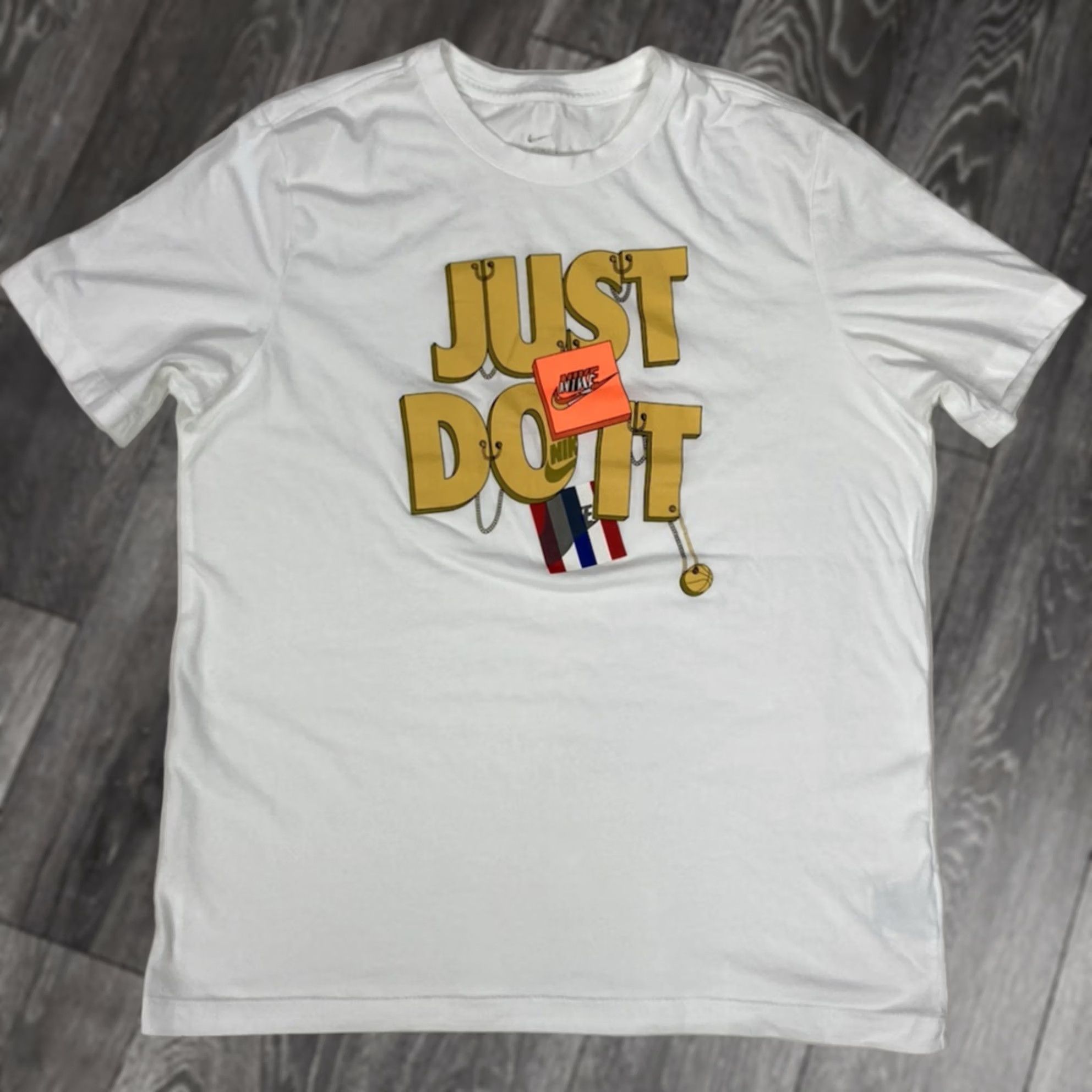 Nike Nike Dri-Fit Just Do It Graphic T-shirt Men Large White Short Sleeve CV1075 100 Size US L / EU 52-54 / 3 - 1 Thumbnail