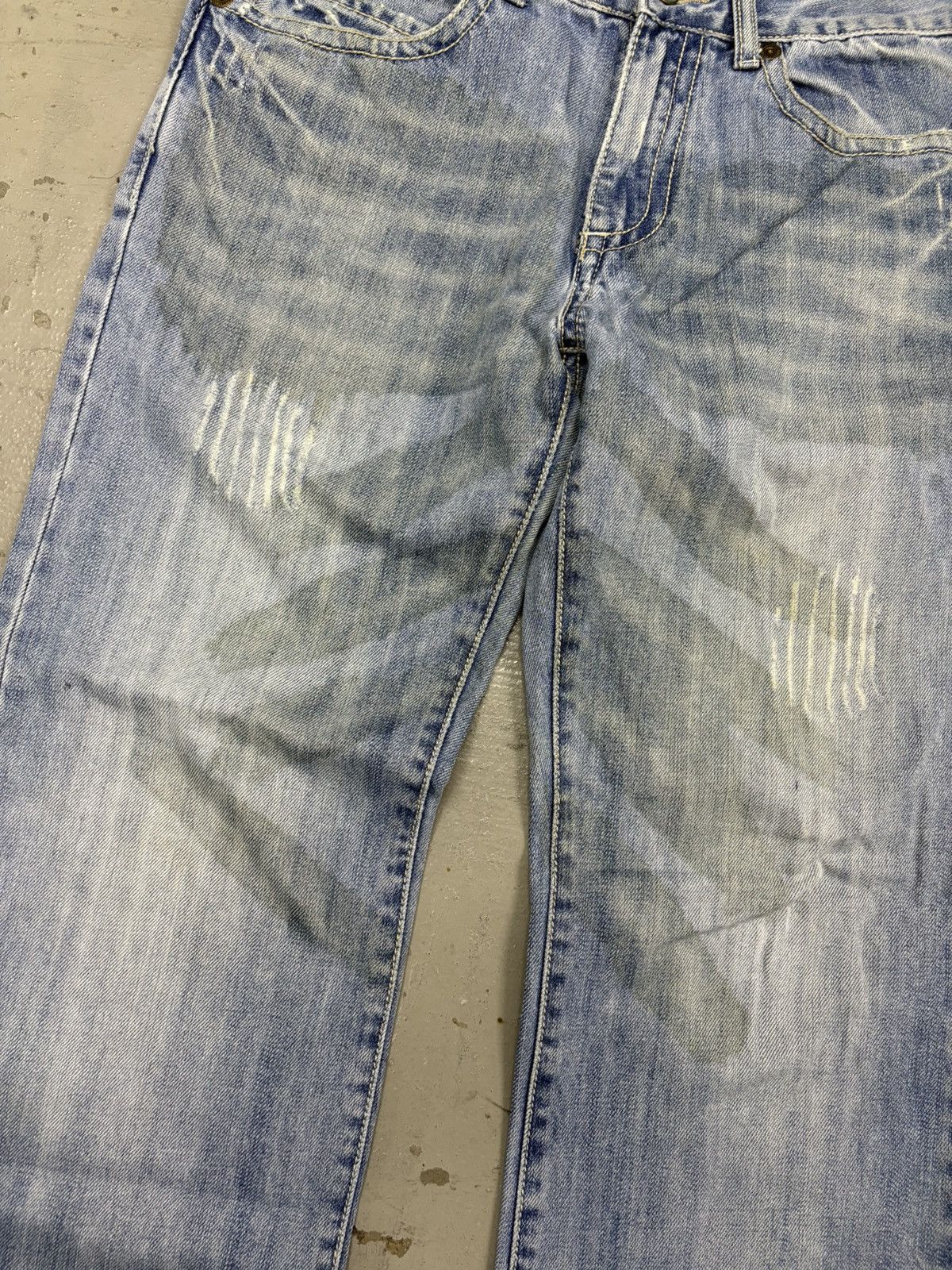 Beauty Beast Vintage Acid Wash Robin Jeans wing 🪽 embroidered denim Size US 31 - 8 Thumbnail