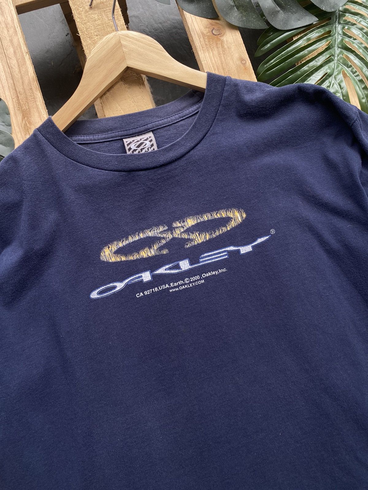 Oakley Crazy rare Vintage Oakley Tshirt Size US L / EU 52-54 / 3 - 2 Thumbnail