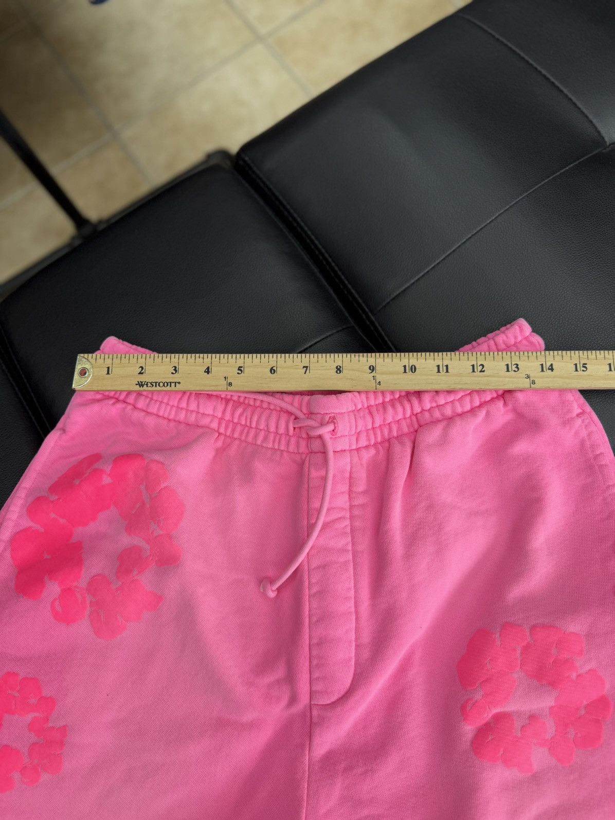 DENIM TEARS Denim Tears 2025 Cotton Wreath Shorts Pink Size Small Size US 29 - 7 Thumbnail