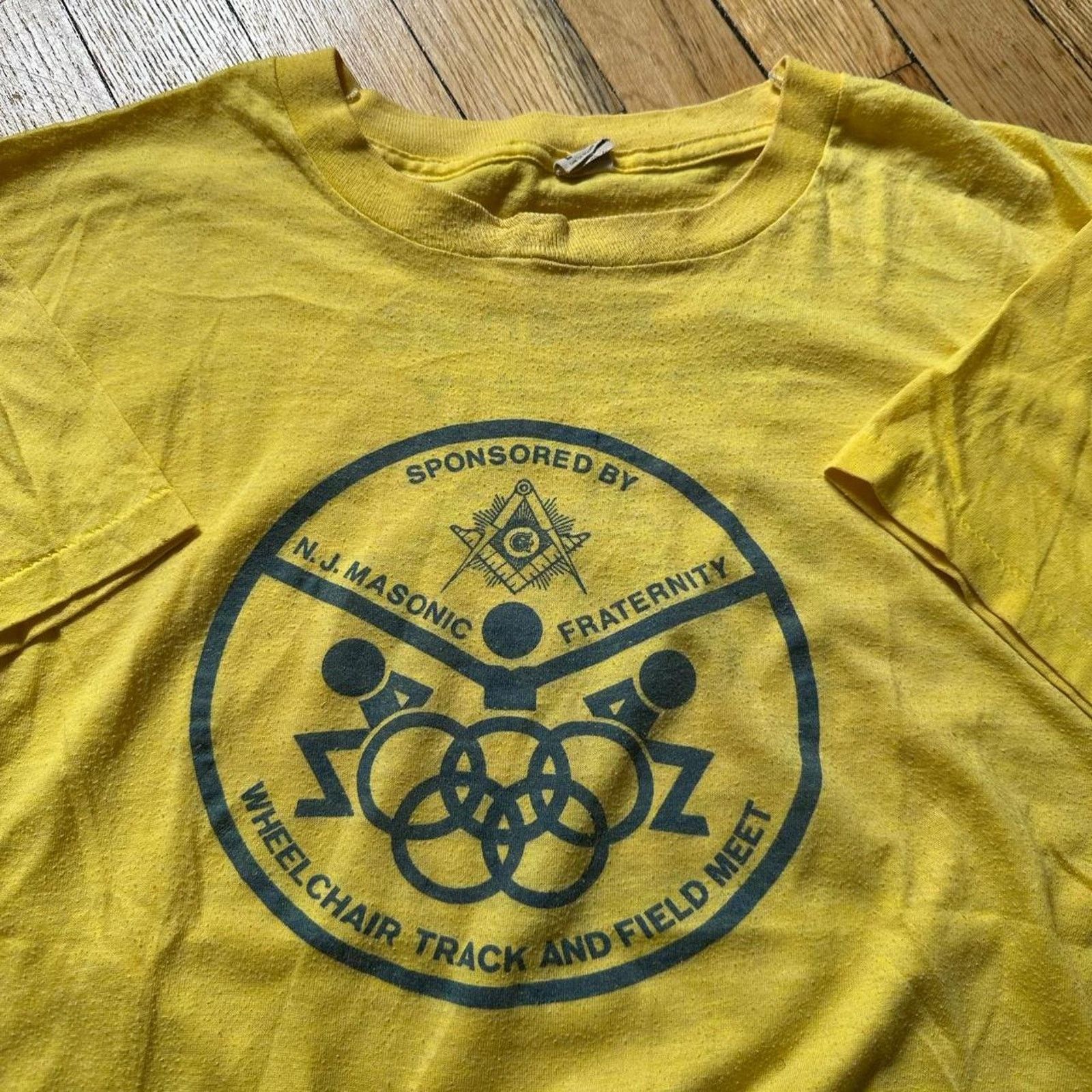 Vintage Vintage 70s Yellow Wheelchair Track and Field Frat Tee Size US L / EU 52-54 / 3 - 4 Thumbnail