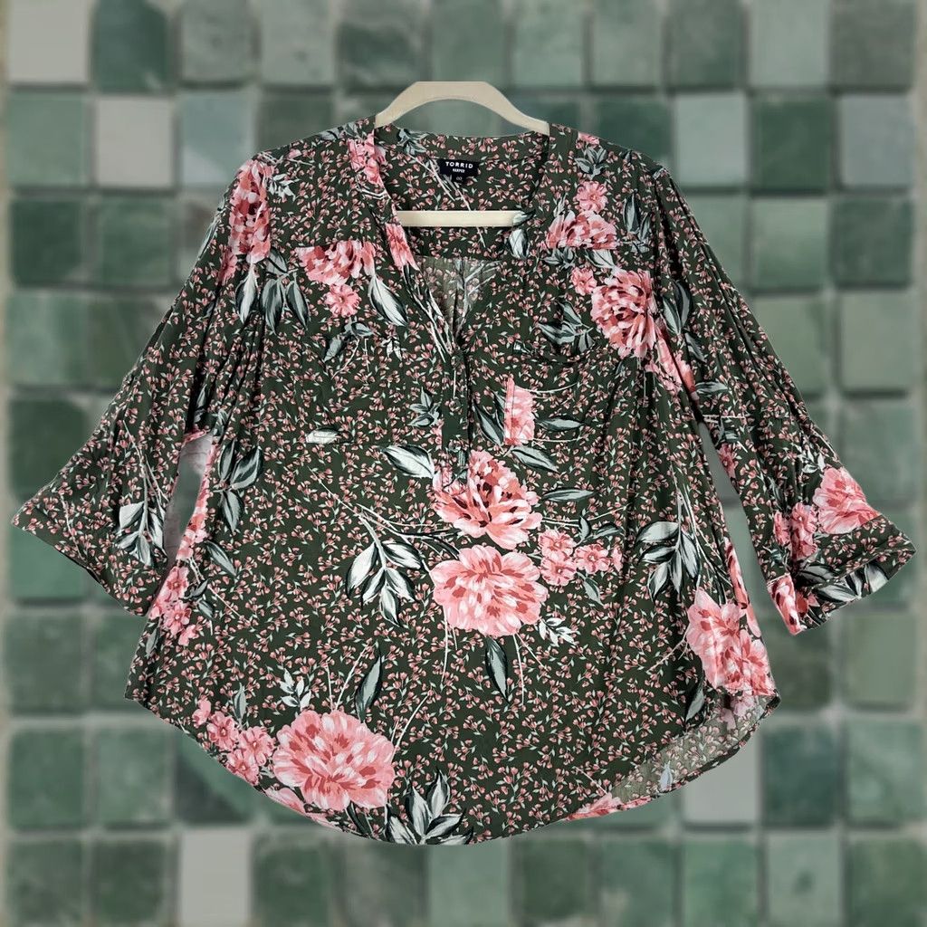 Torrid Torrid Harper Challis Green Floral V-Neck Shirt 3/4 Sleeve M Womens Size M / US 6-8 / IT 42-44 - 1 Thumbnail